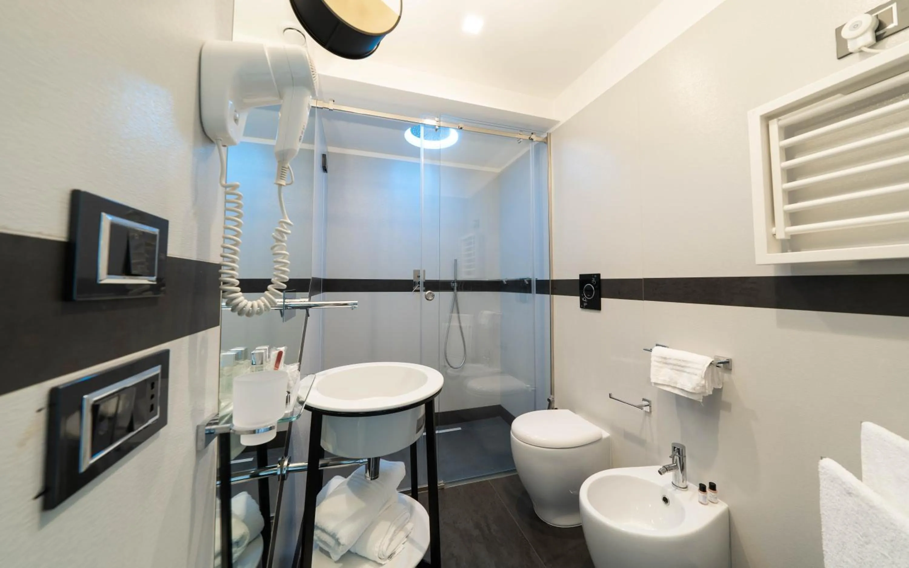 Shower in Hotel Il Gabbiano