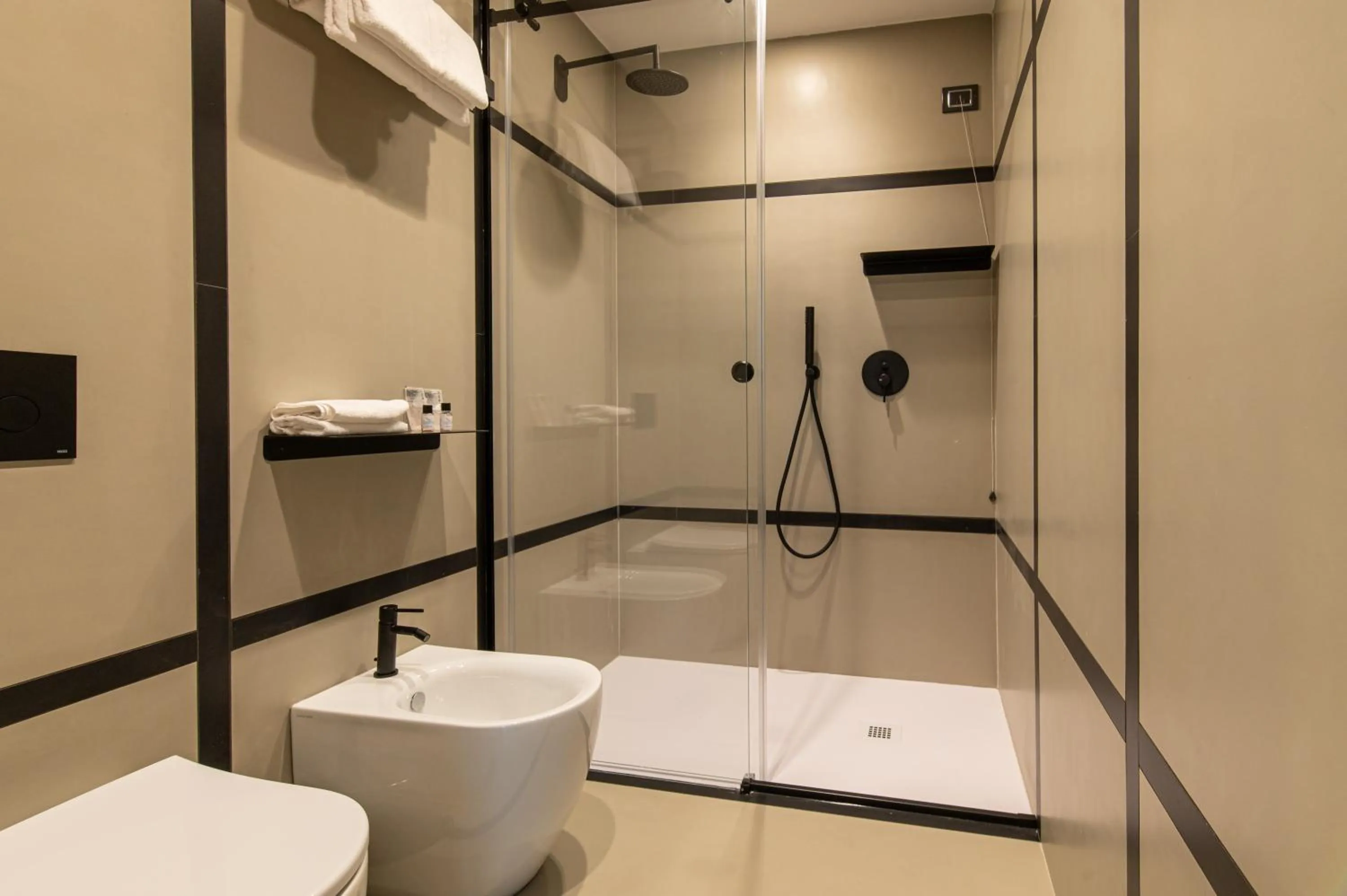 Shower in Hotel Il Gabbiano