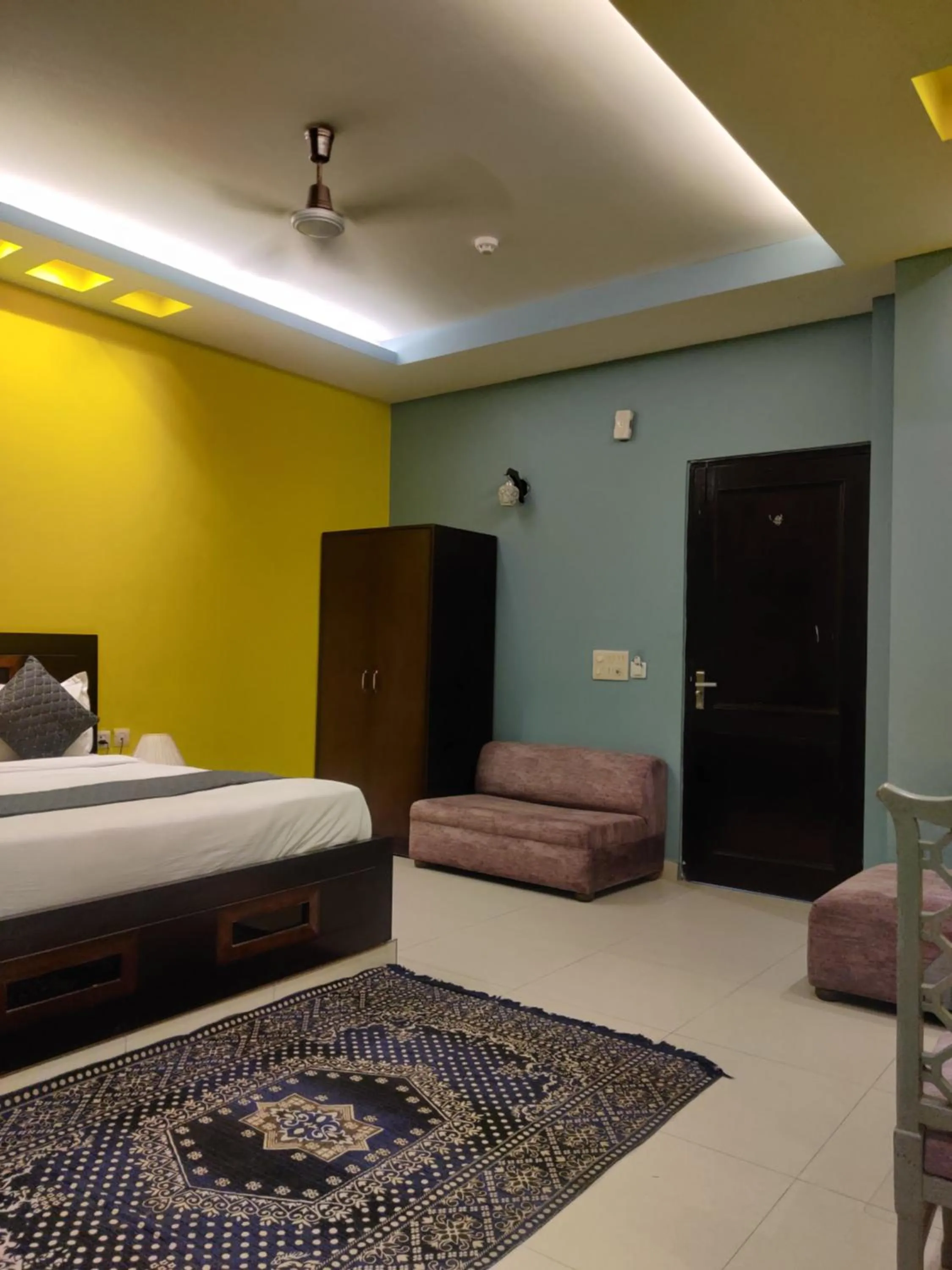 Bedroom, Bed in Hotel Delhi Airport Plaza IGI Airport , Free Airport Pickup