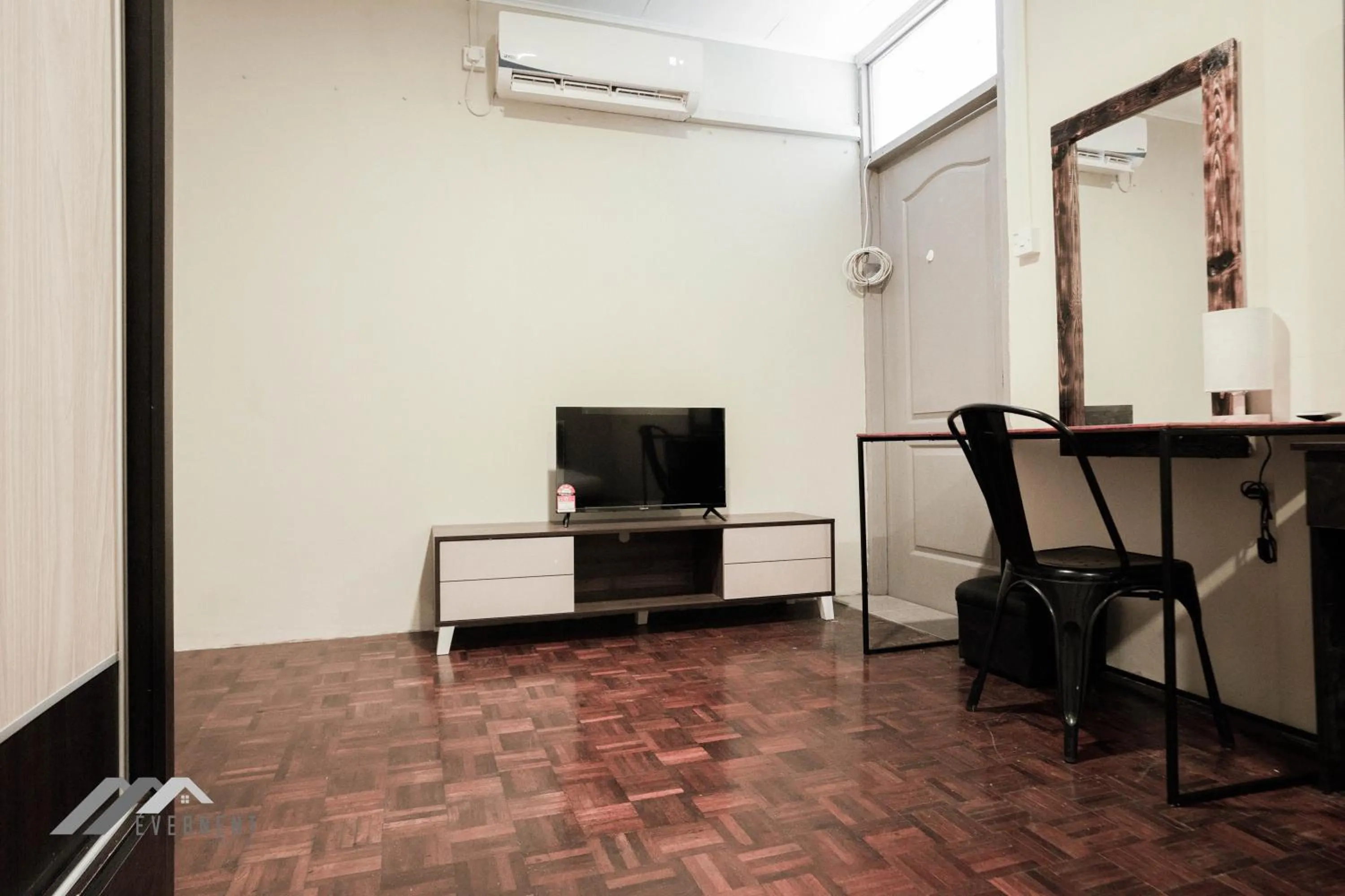 TV and multimedia in Permaisuri Homestay by Evernent
