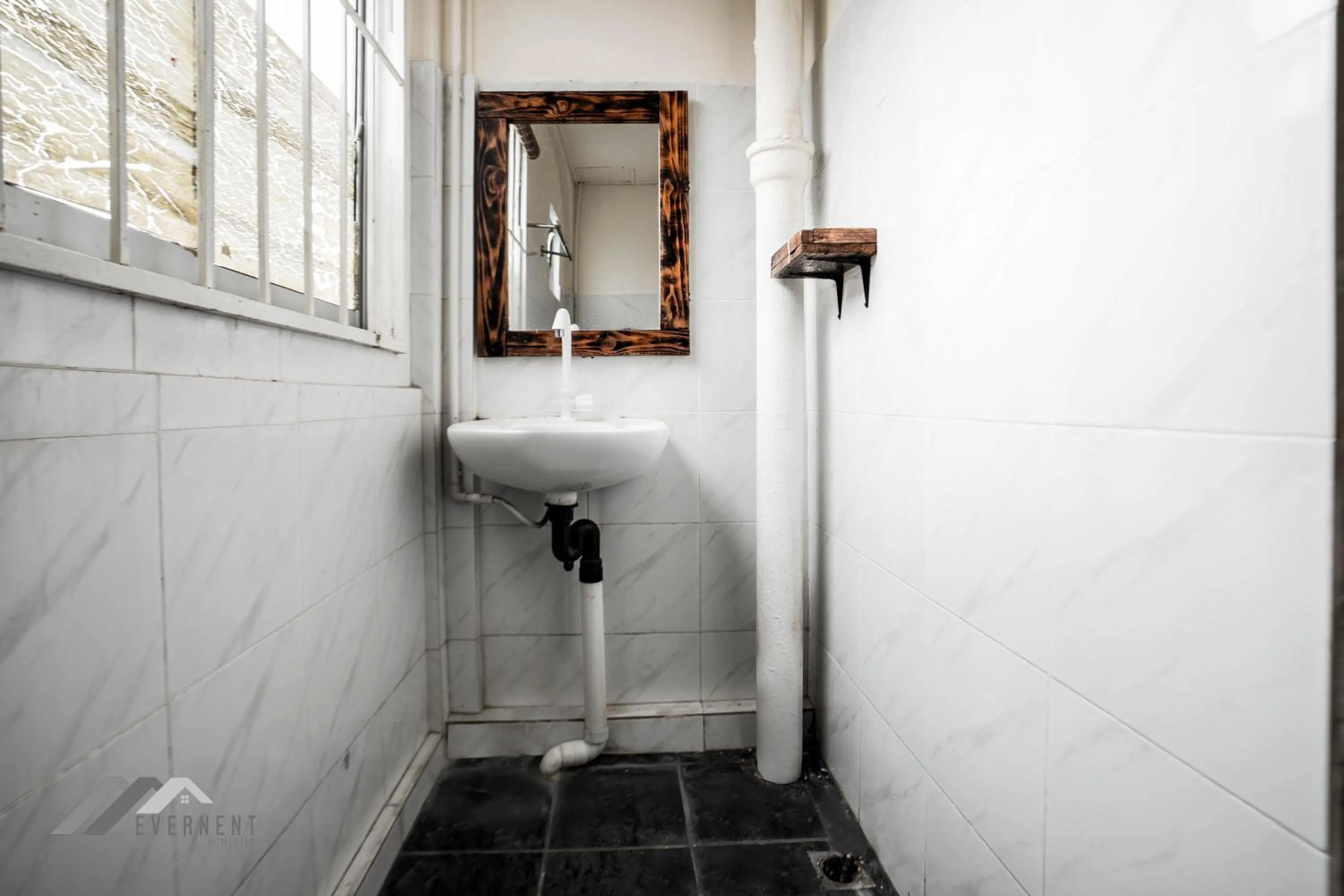 Bathroom in Permaisuri Homestay by Evernent