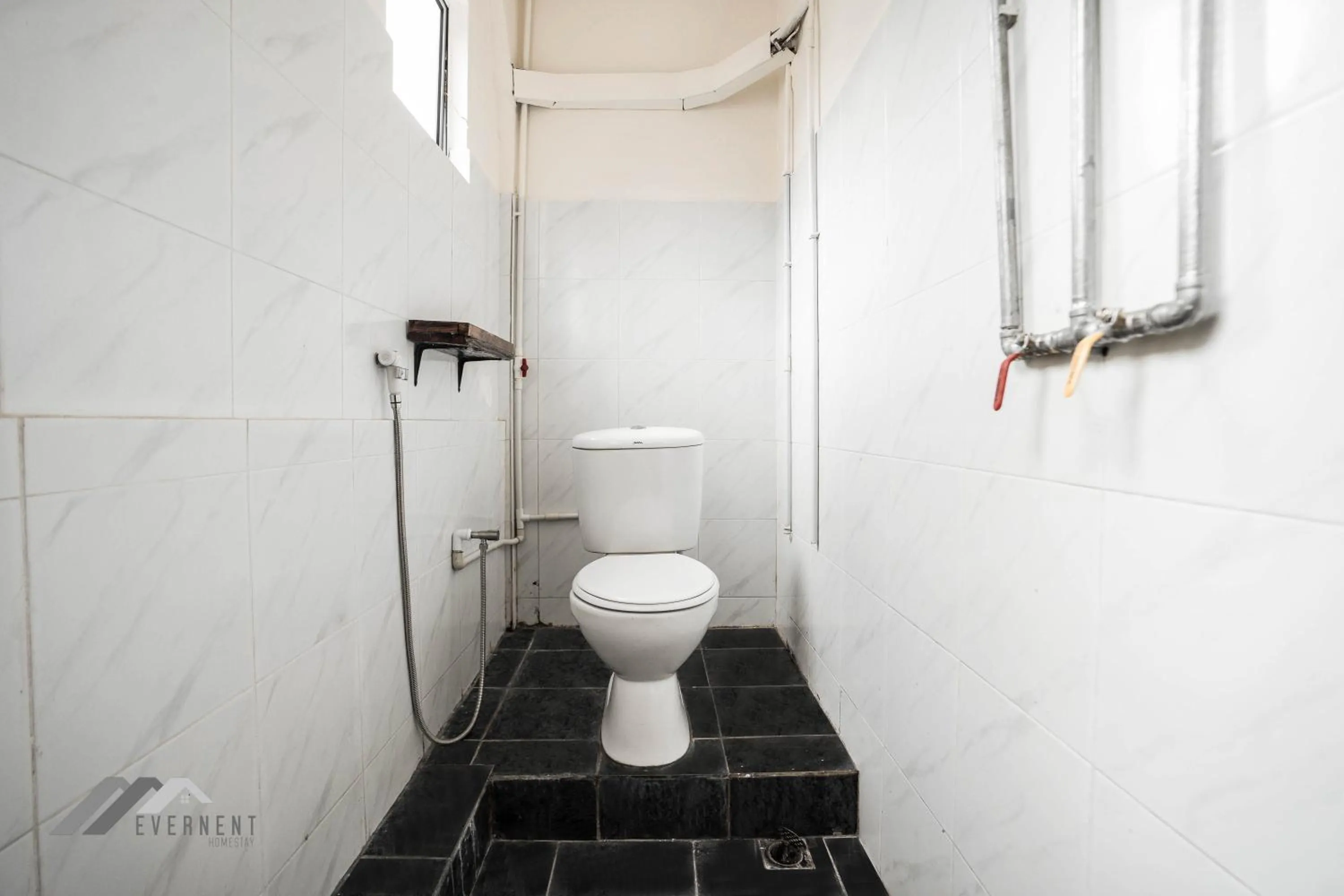 Bathroom in Permaisuri Homestay by Evernent