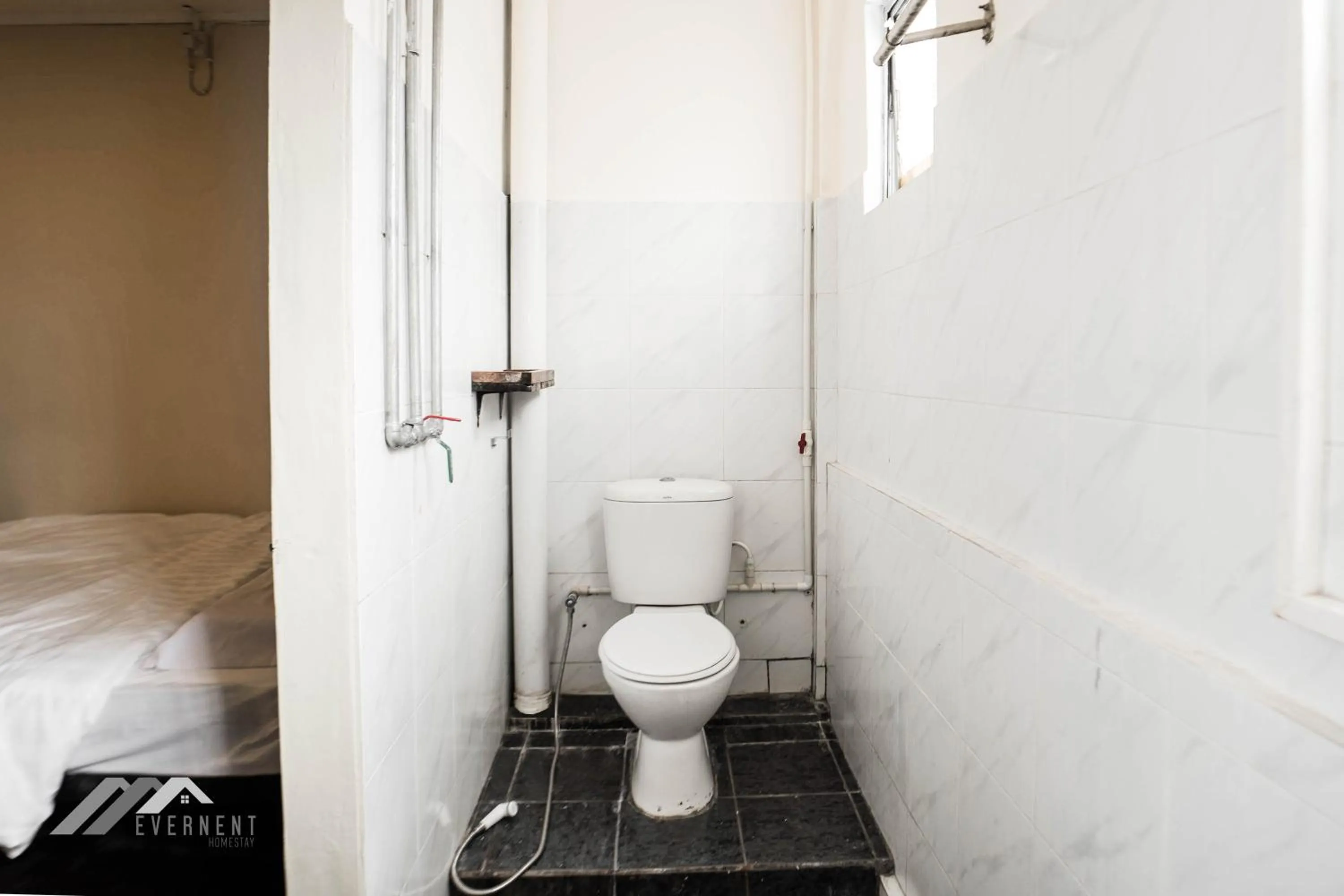 Bathroom in Permaisuri Homestay by Evernent