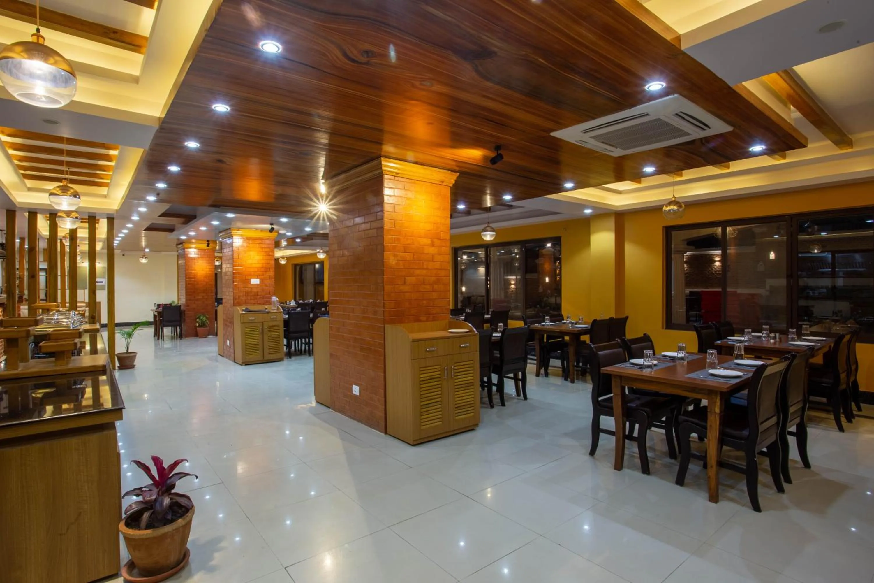 Restaurant/places to eat in Hotel Ghyampe Dada