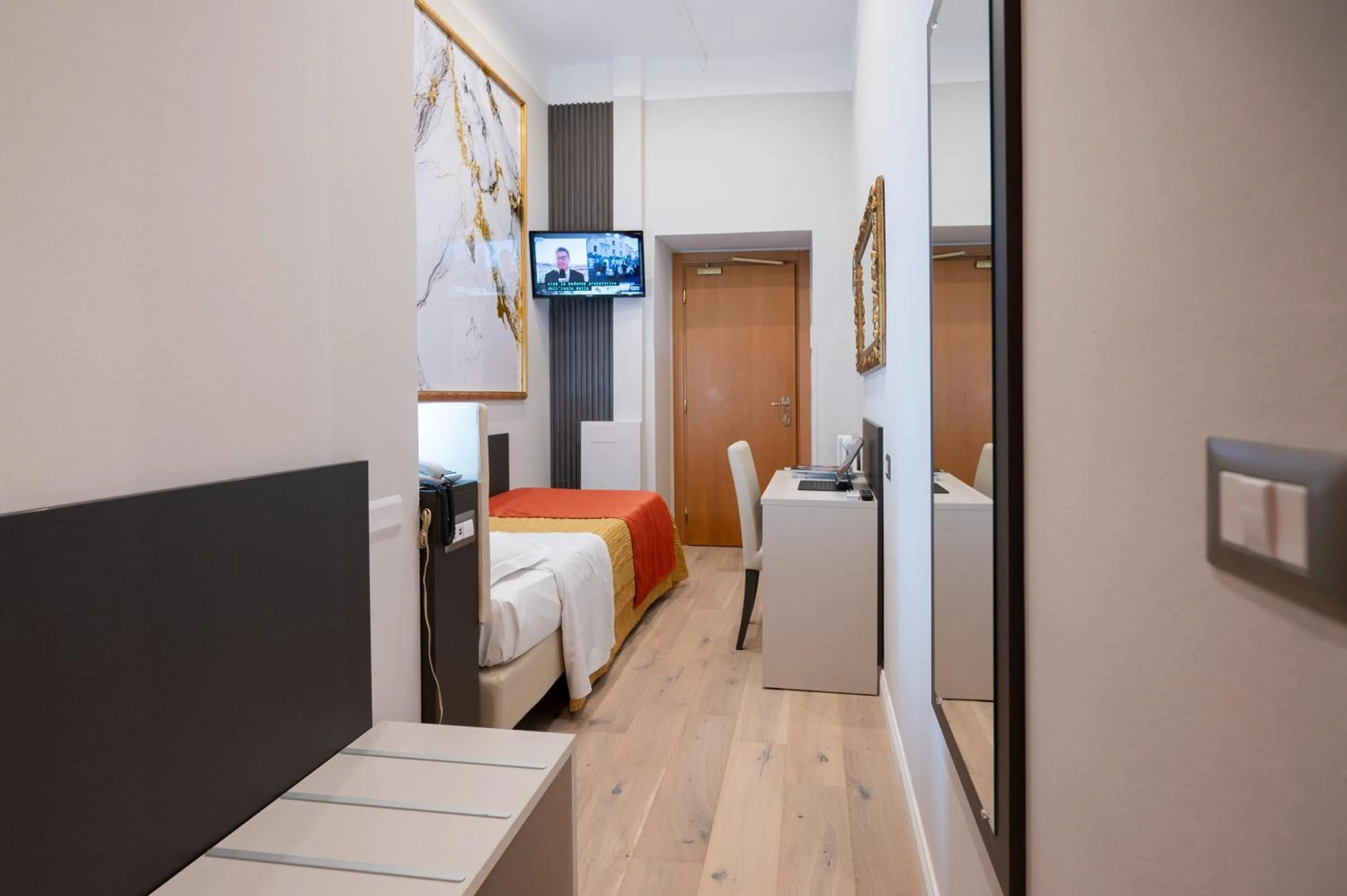 View (from property/room), Bed in Hotel Demo'