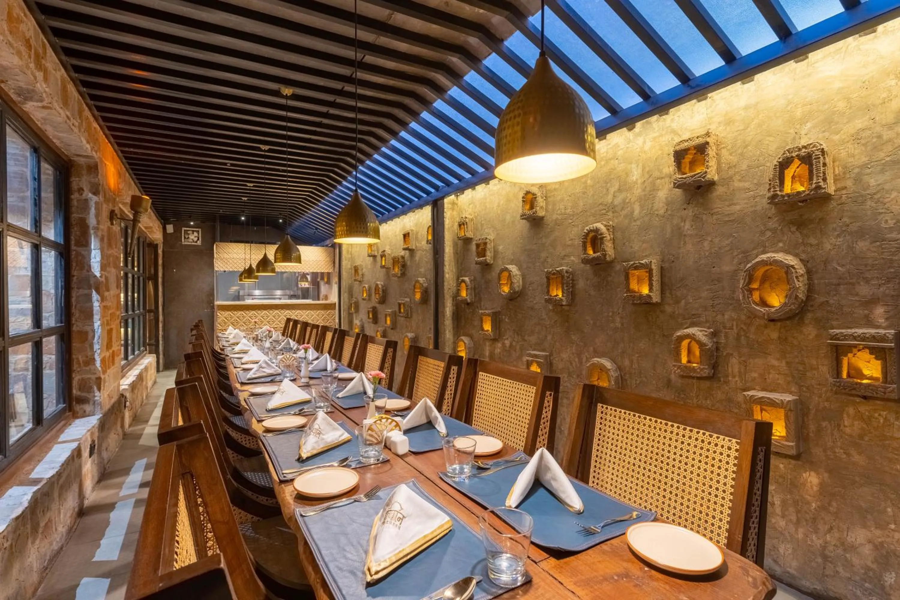 Restaurant/places to eat in Historia Royal