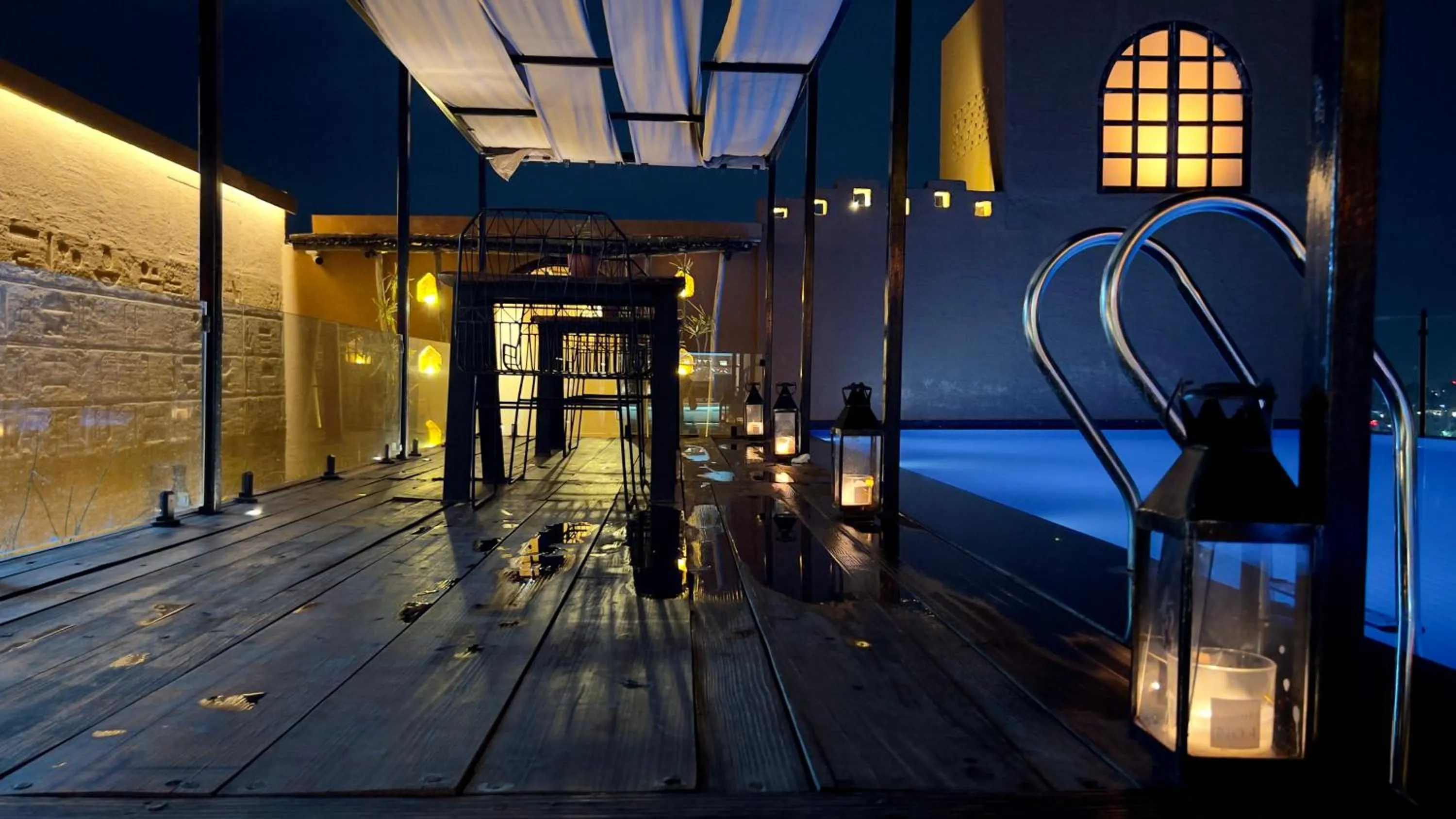 Restaurant/places to eat in Historia Royal