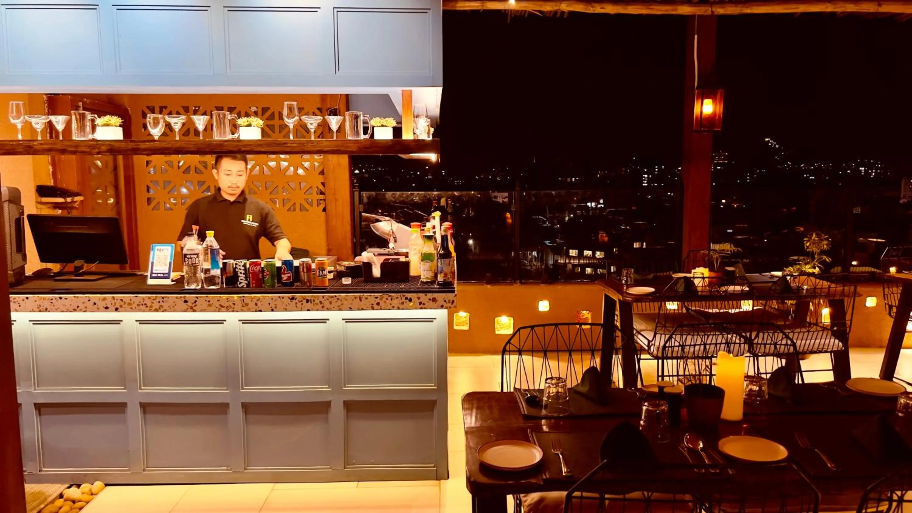 Restaurant/places to eat in Historia Royal