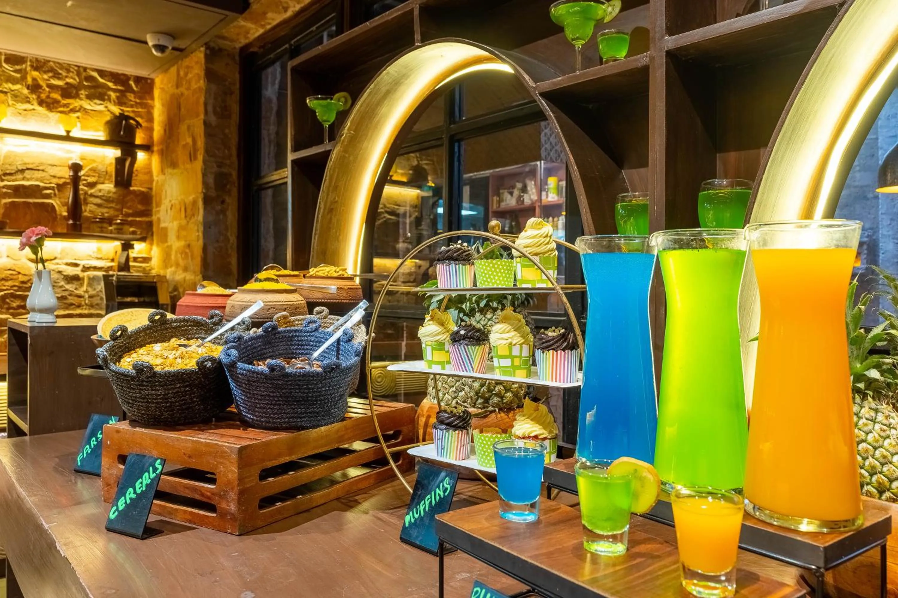 Restaurant/places to eat in Historia Royal