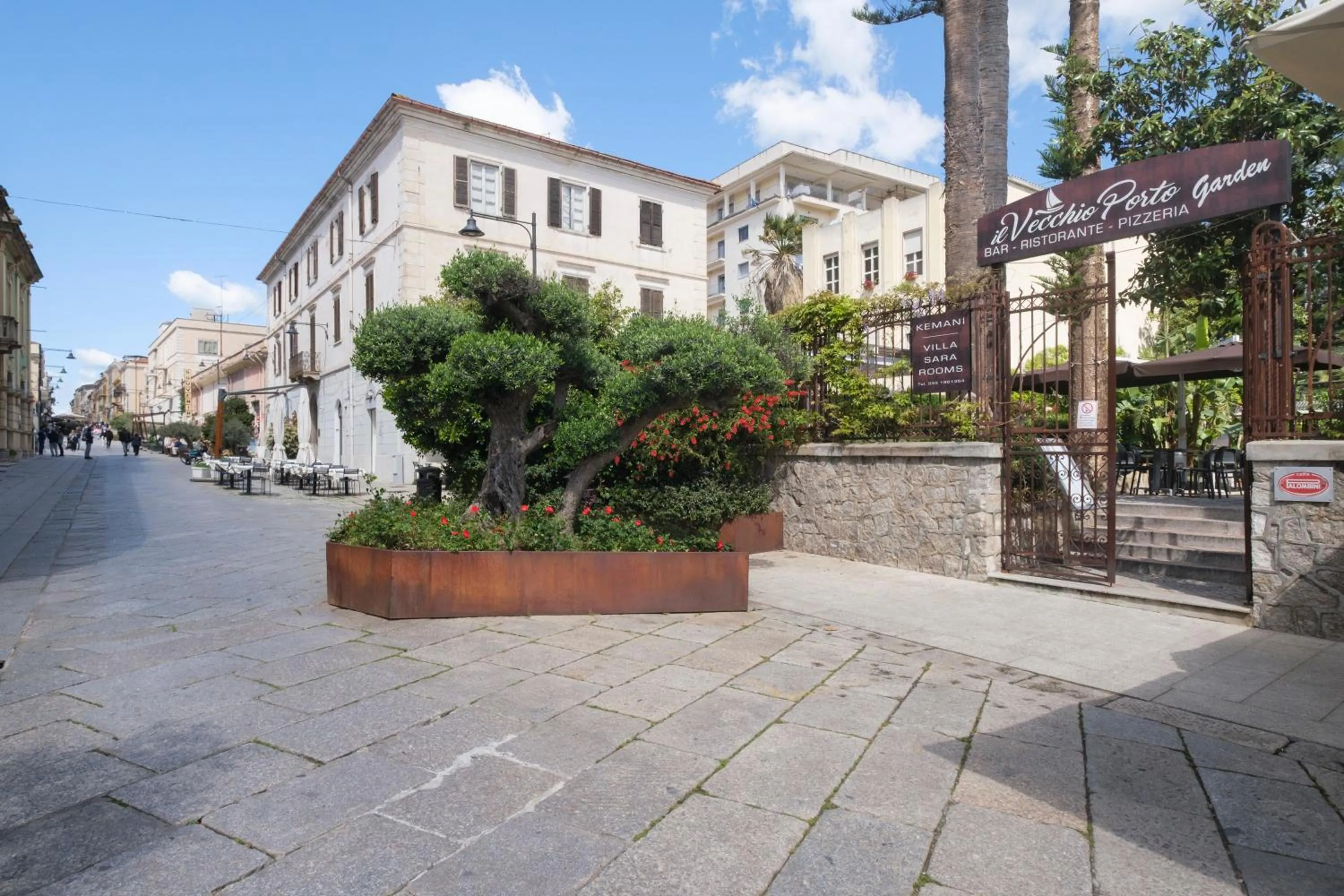 Facade/entrance in Kemani Villa Sara - Boutique Guest House