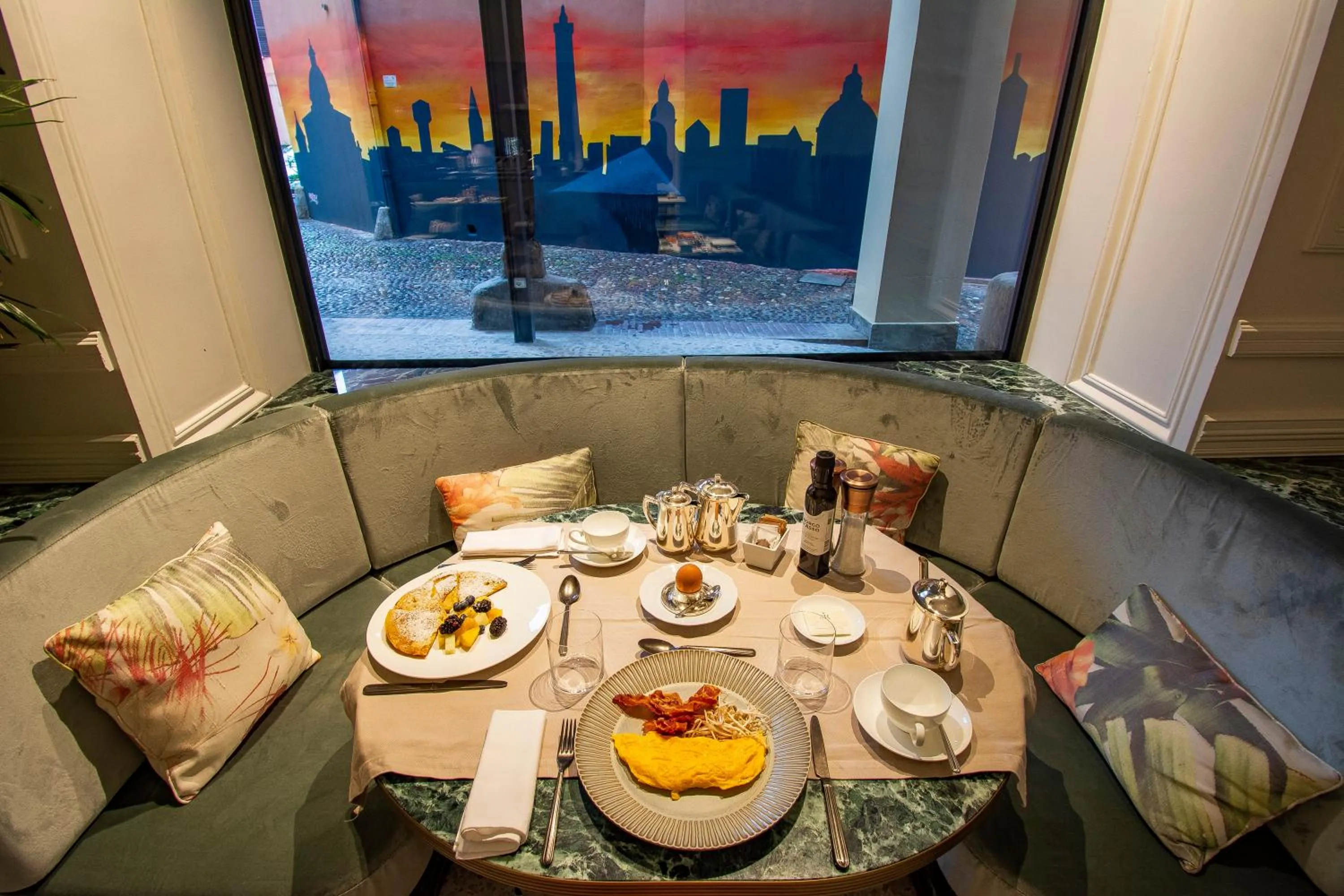 Restaurant/places to eat in Hotel Corona d'Oro 1890