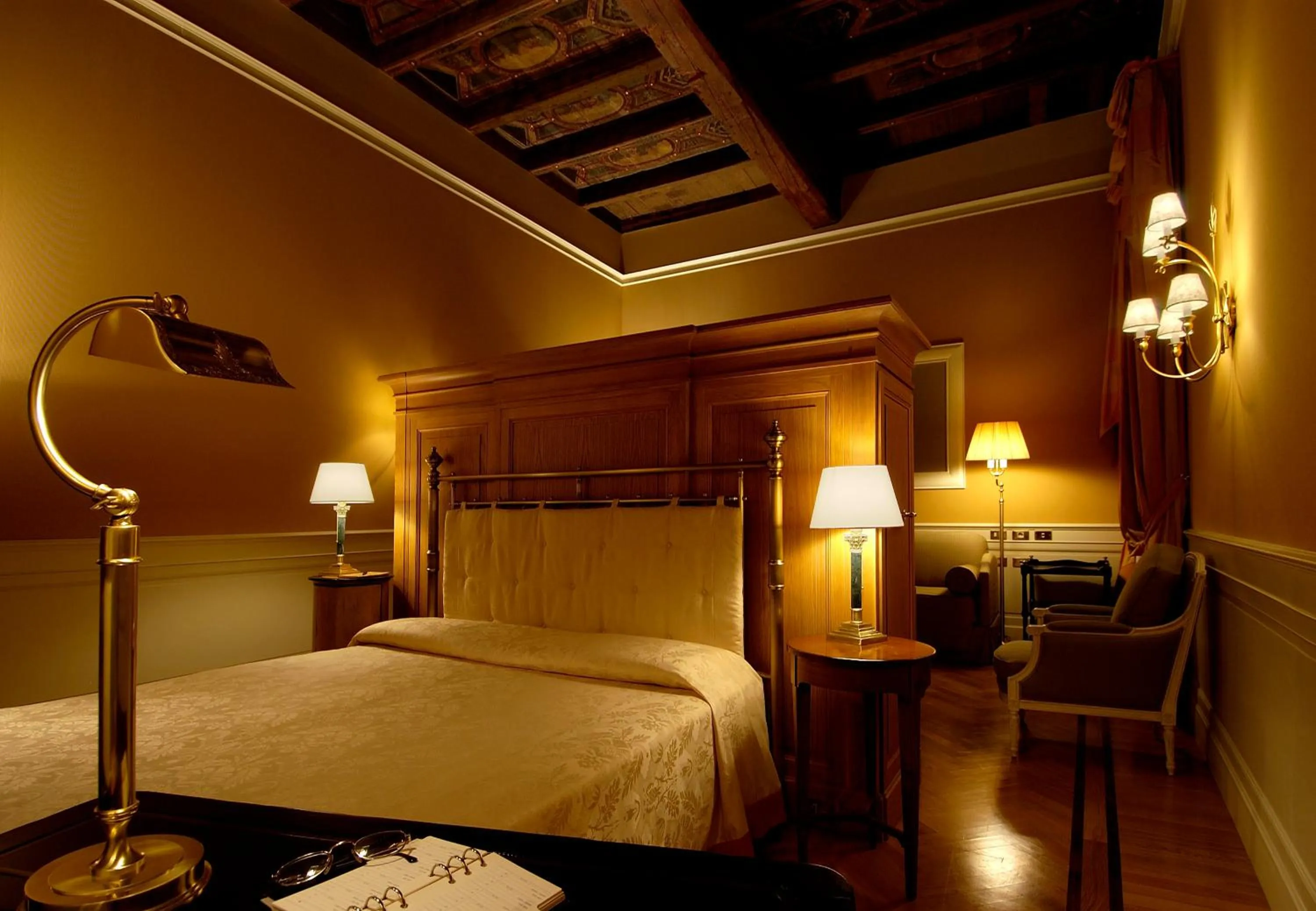 Bed in Hotel Corona d'Oro 1890