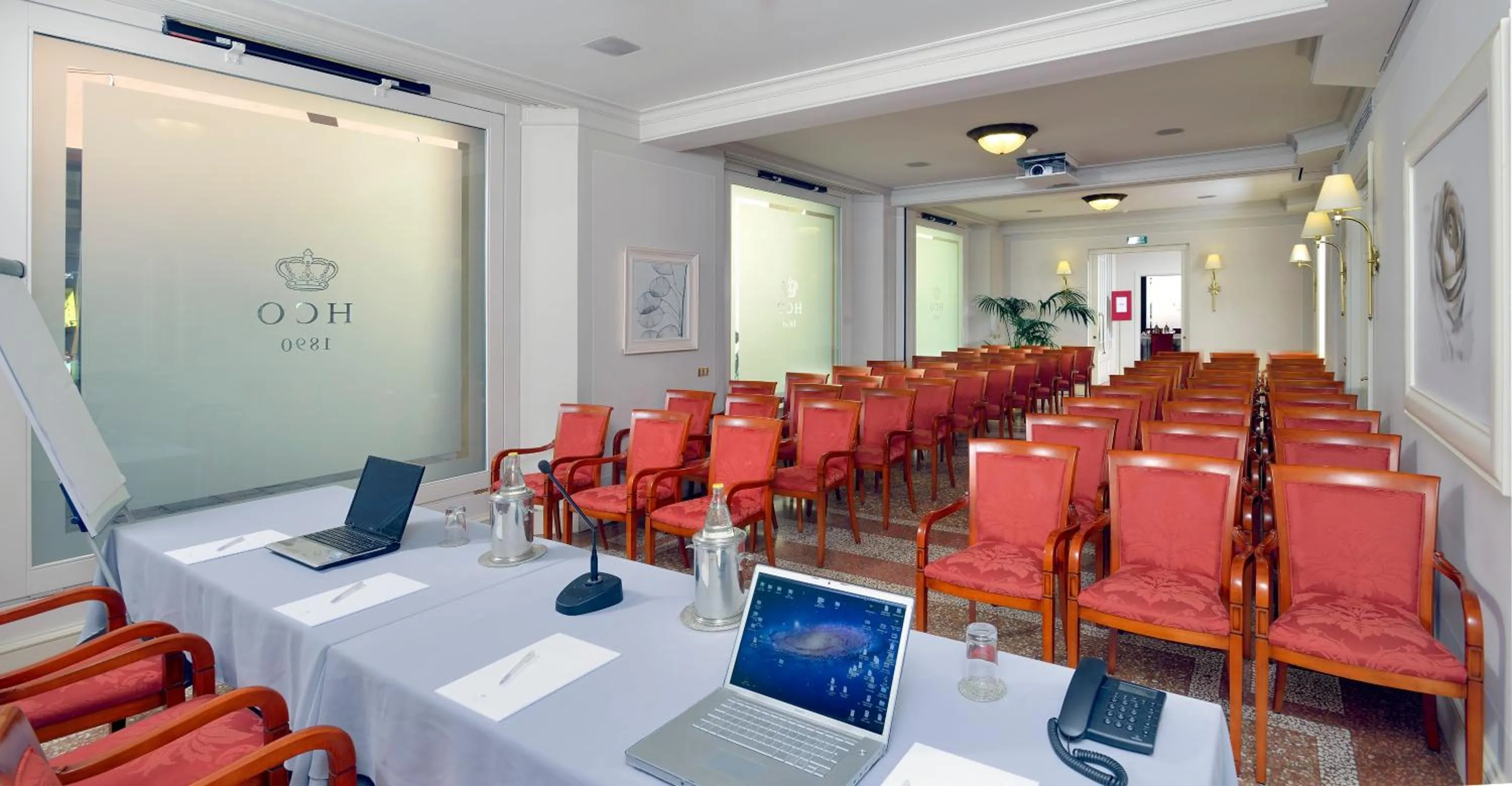 Business facilities in Hotel Corona d'Oro 1890