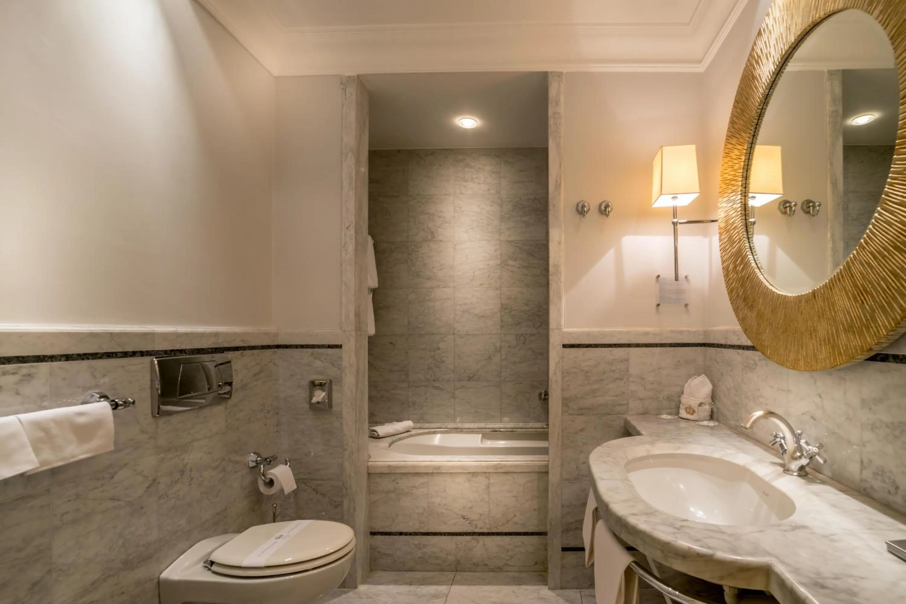 Bathroom in Hotel Corona d'Oro 1890