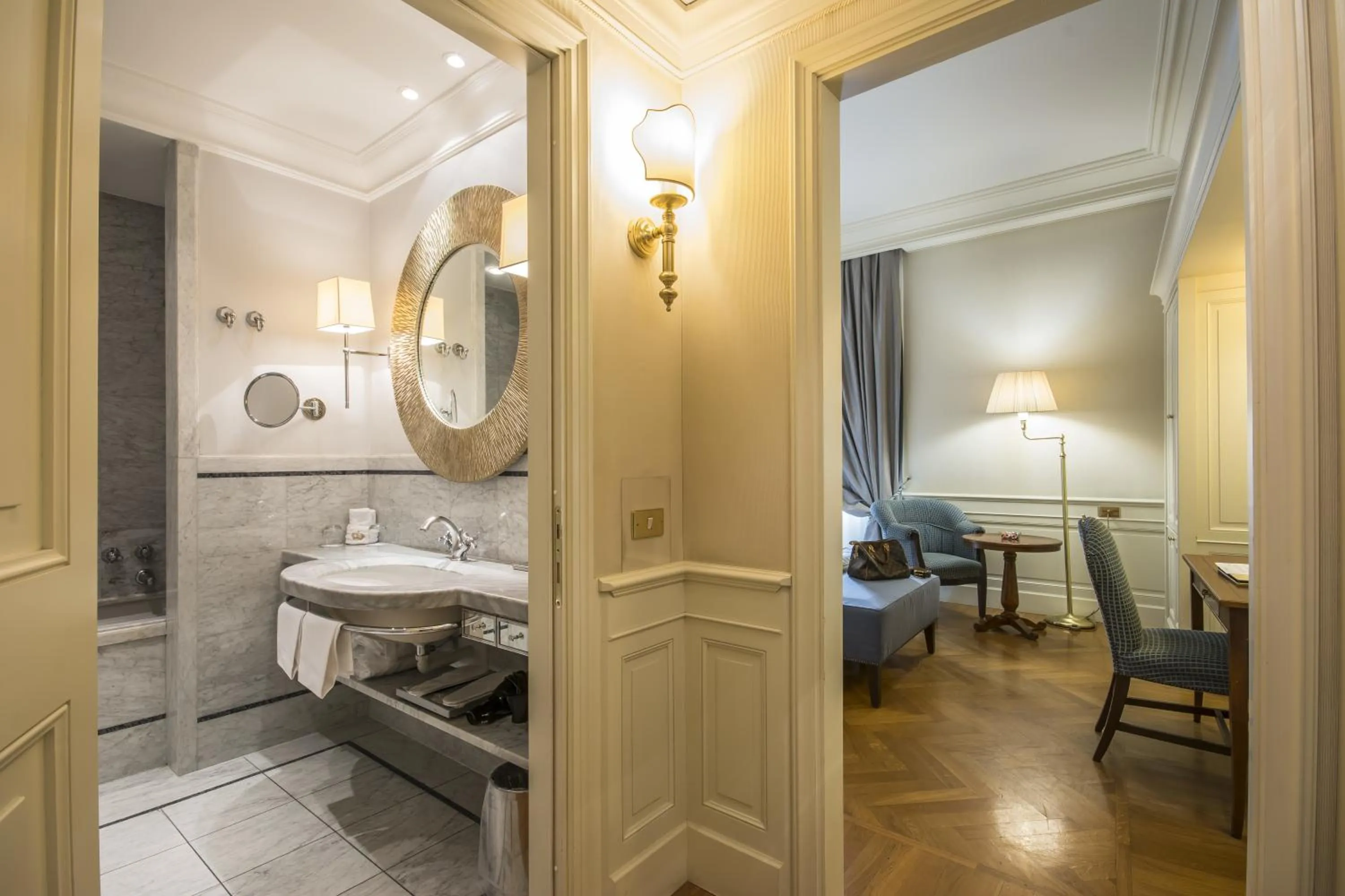 Bedroom in Hotel Corona d'Oro 1890