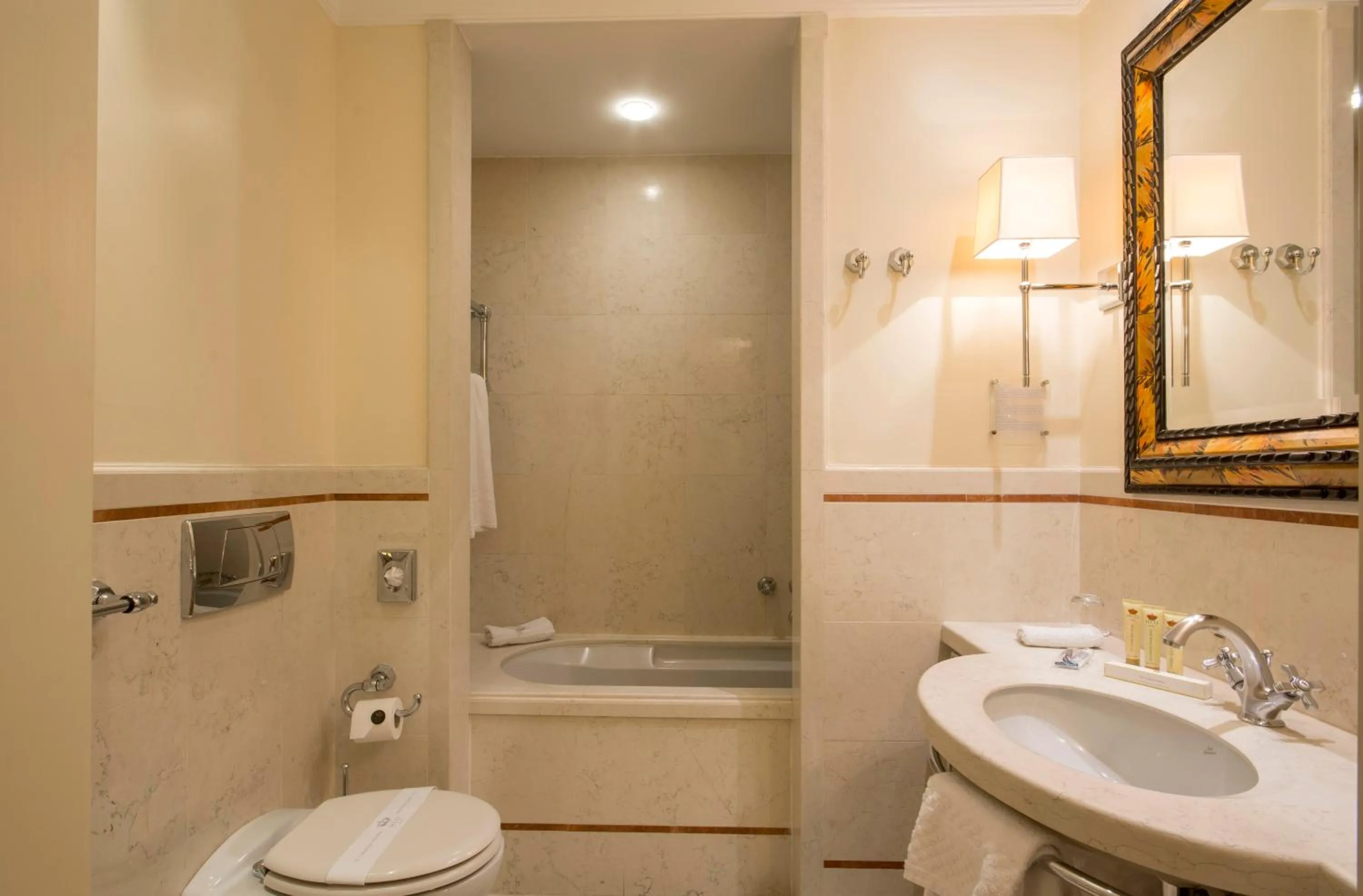 Bathroom in Hotel Corona d'Oro 1890