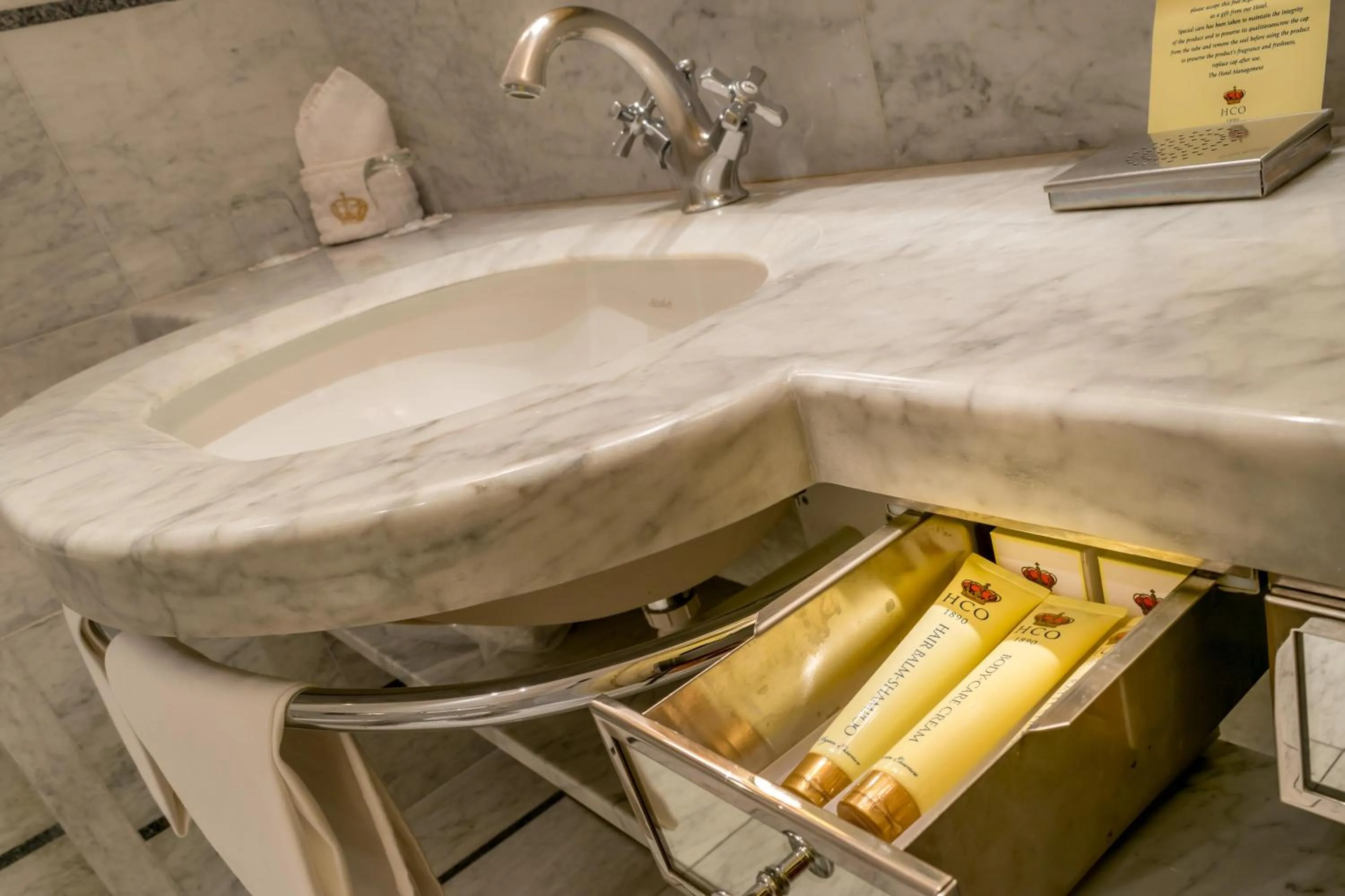 Bathroom in Hotel Corona d'Oro 1890