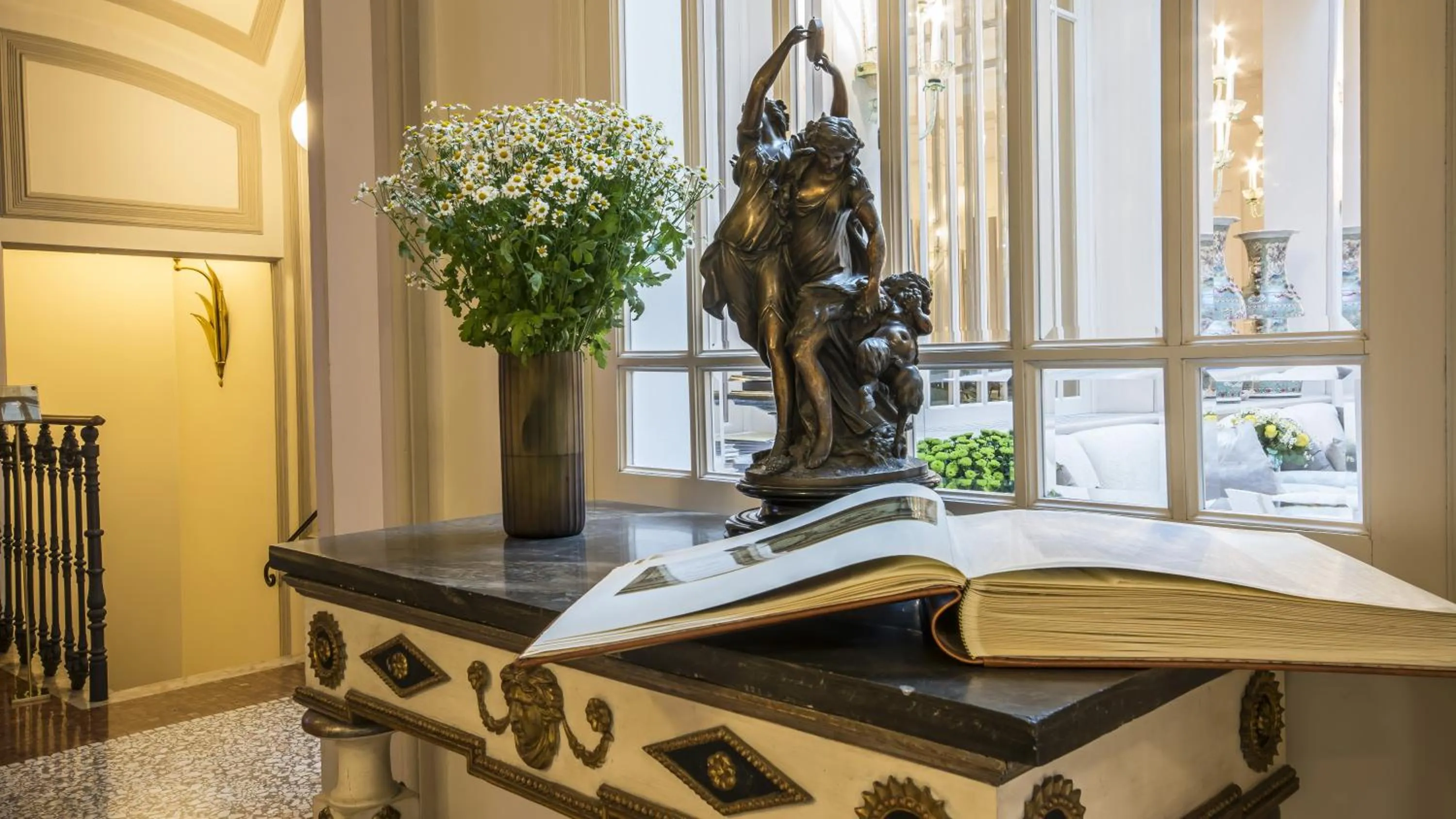 Decorative detail in Hotel Corona d'Oro 1890