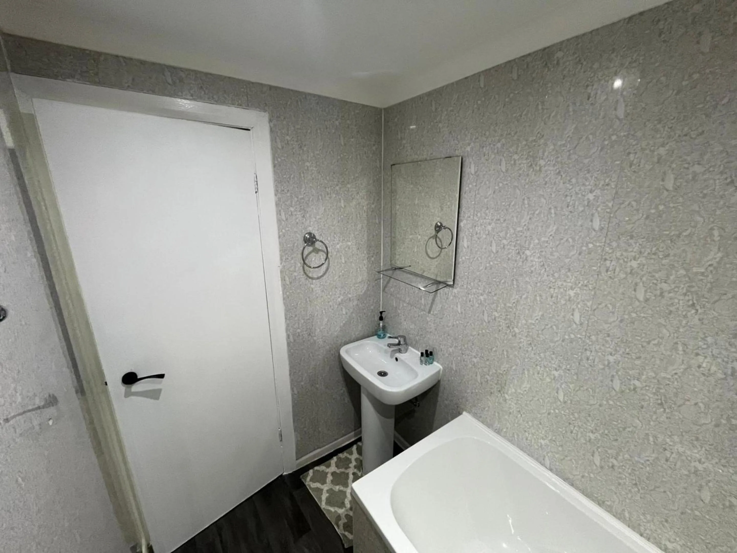 Bathroom in White Rose Hotel and Restaurant