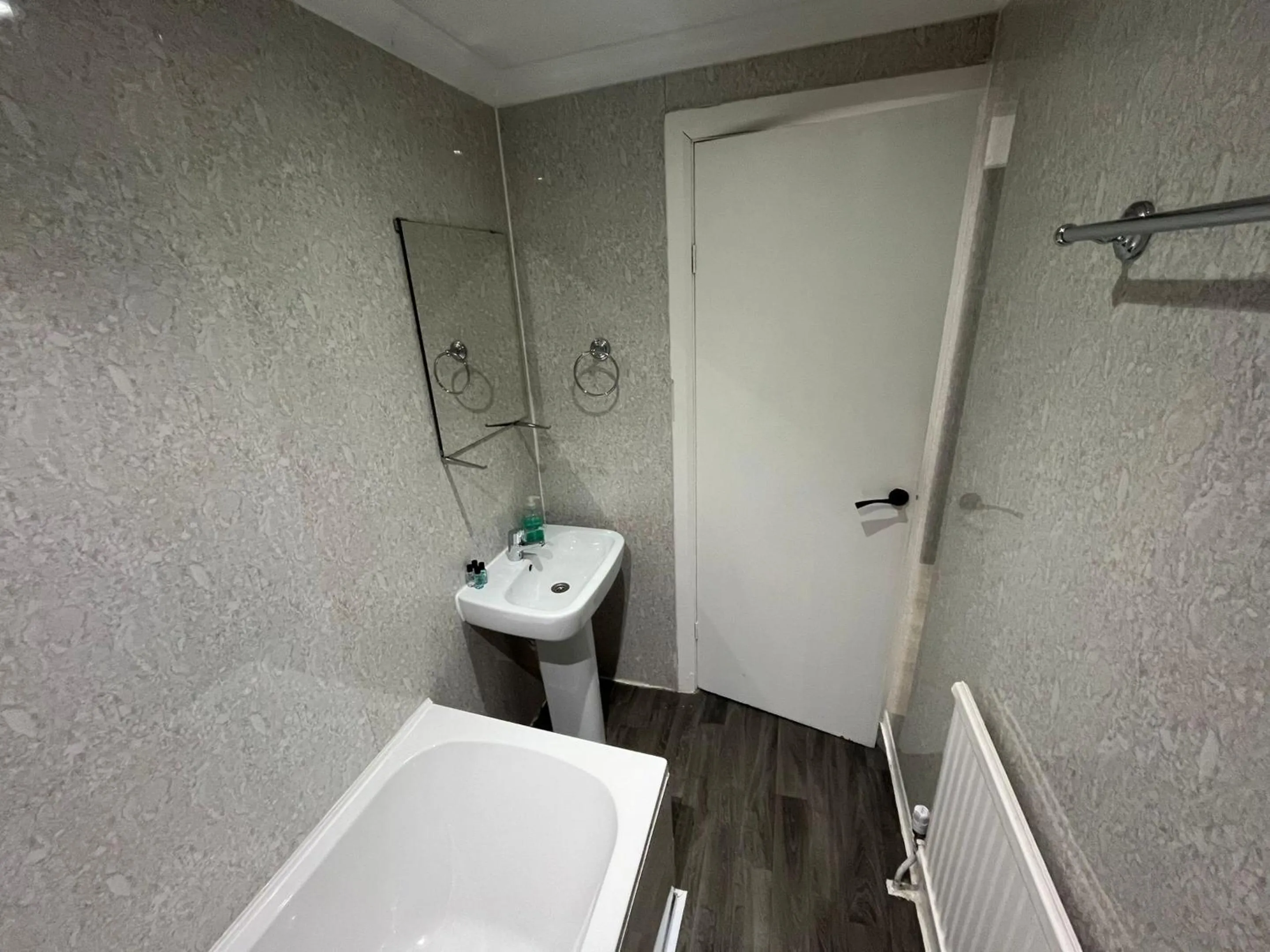 Bathroom in White Rose Hotel and Restaurant