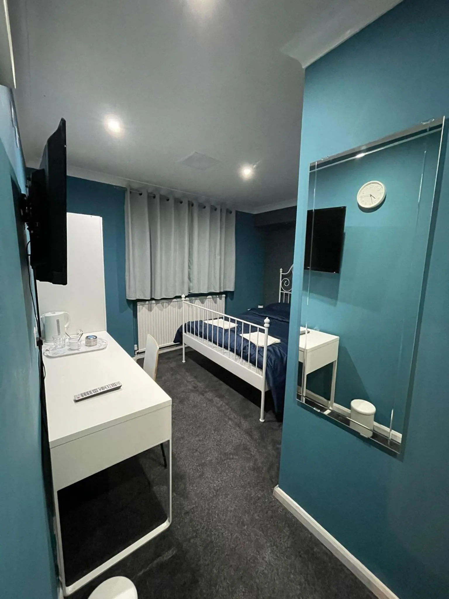 Bedroom, Bed in Cyrus Hotel