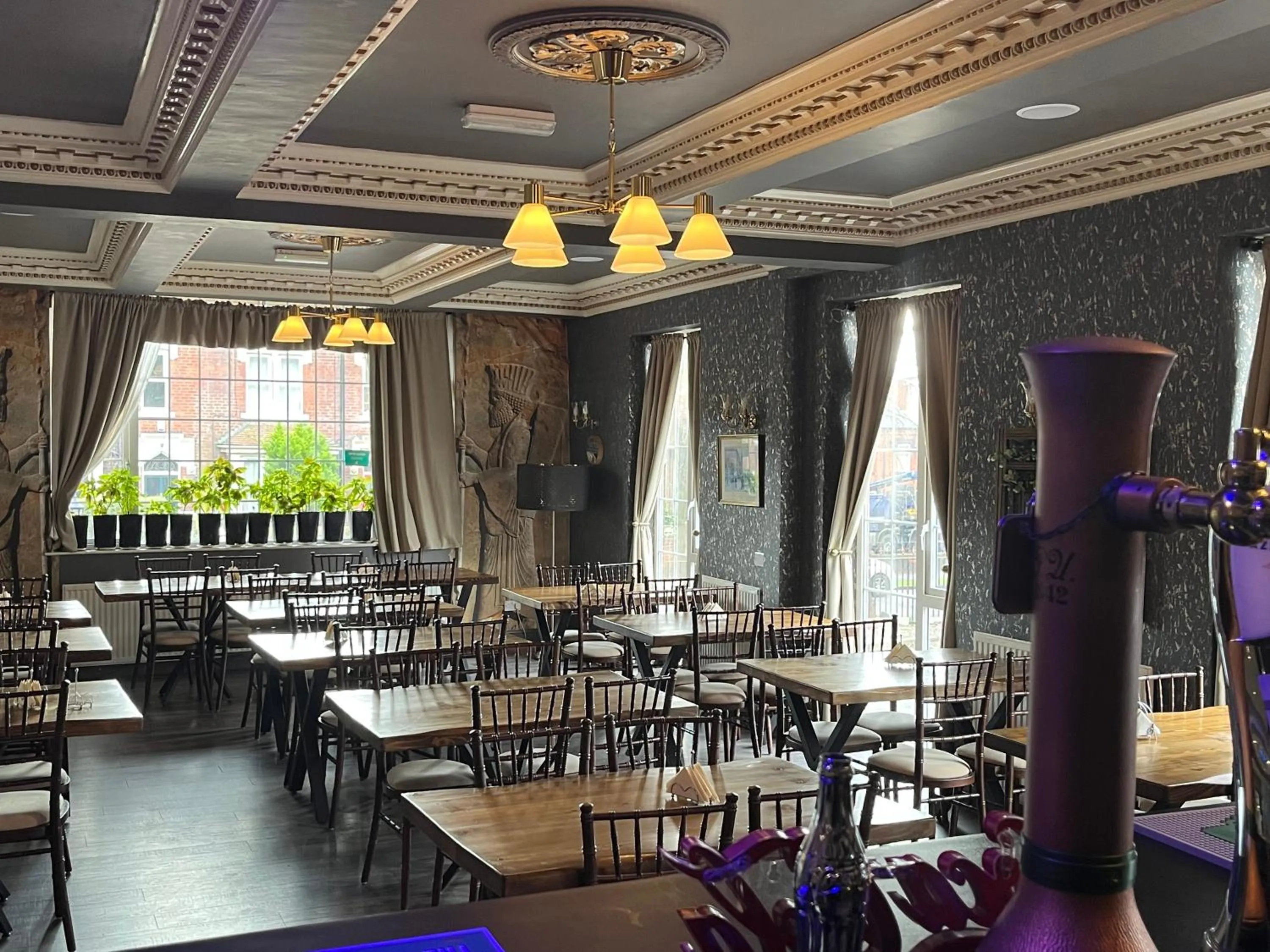 Restaurant/Places to Eat in Cyrus Hotel