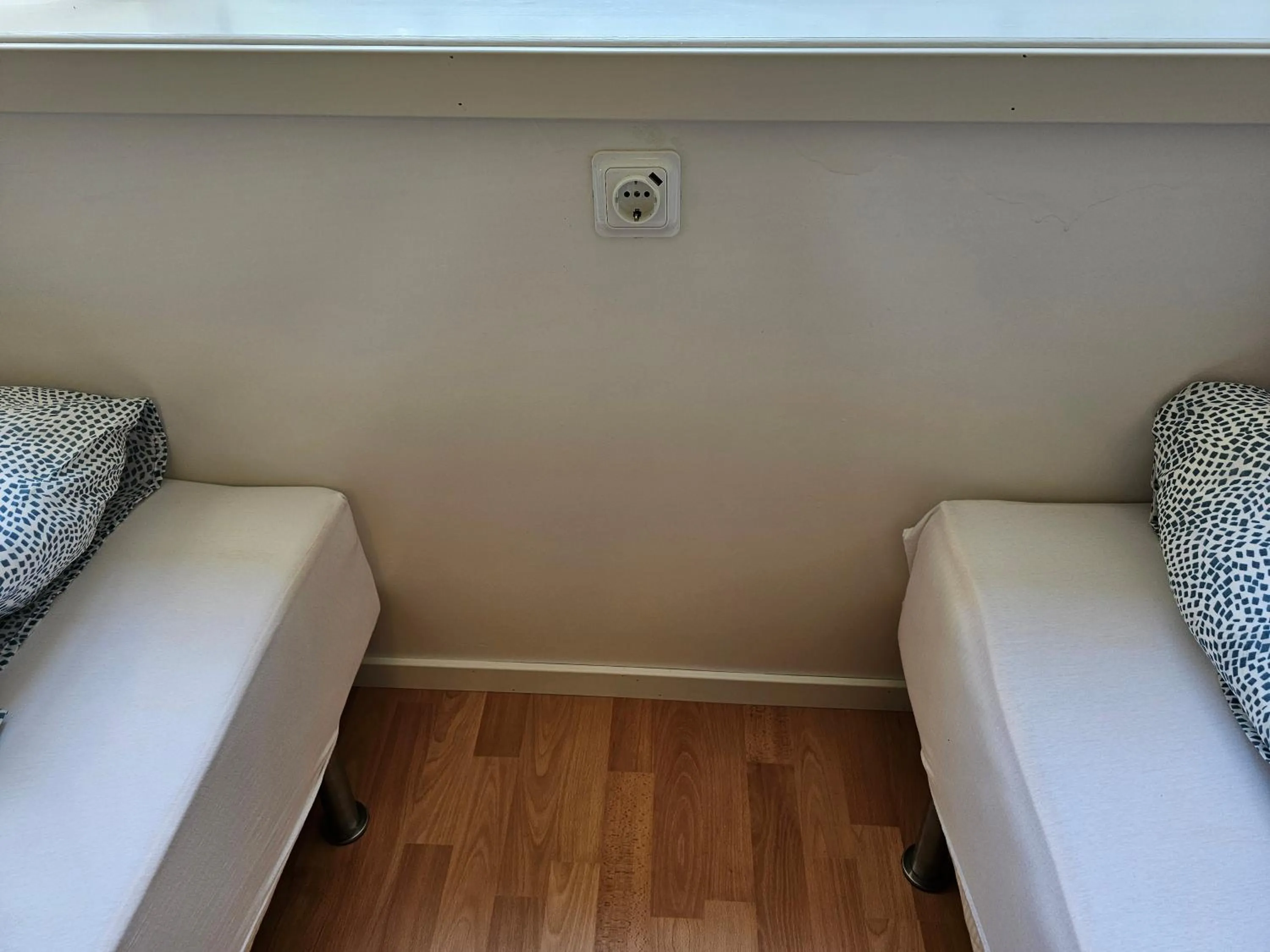 Brufjell Hostel & Parking