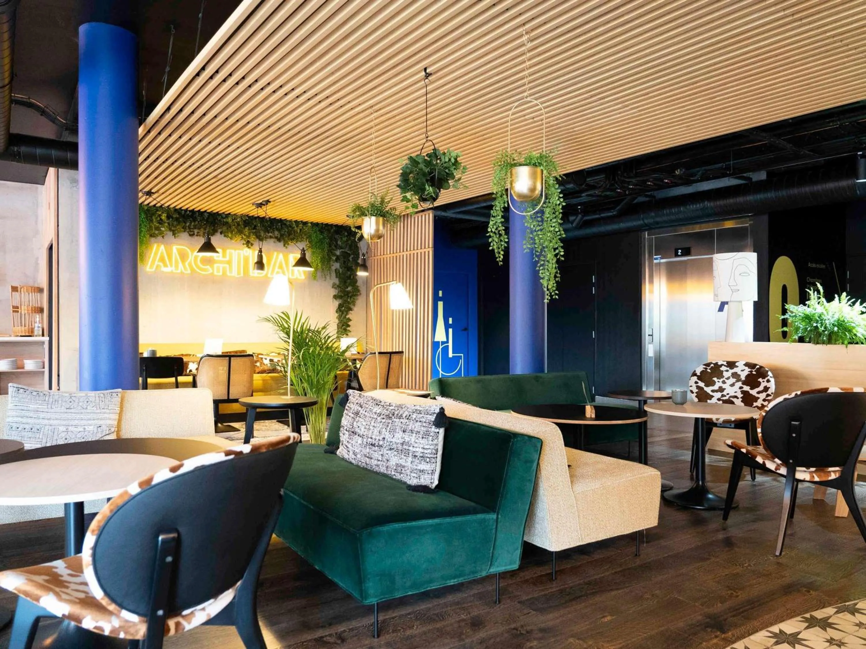 Lounge or bar in ibis Styles Dreux Centre Gare