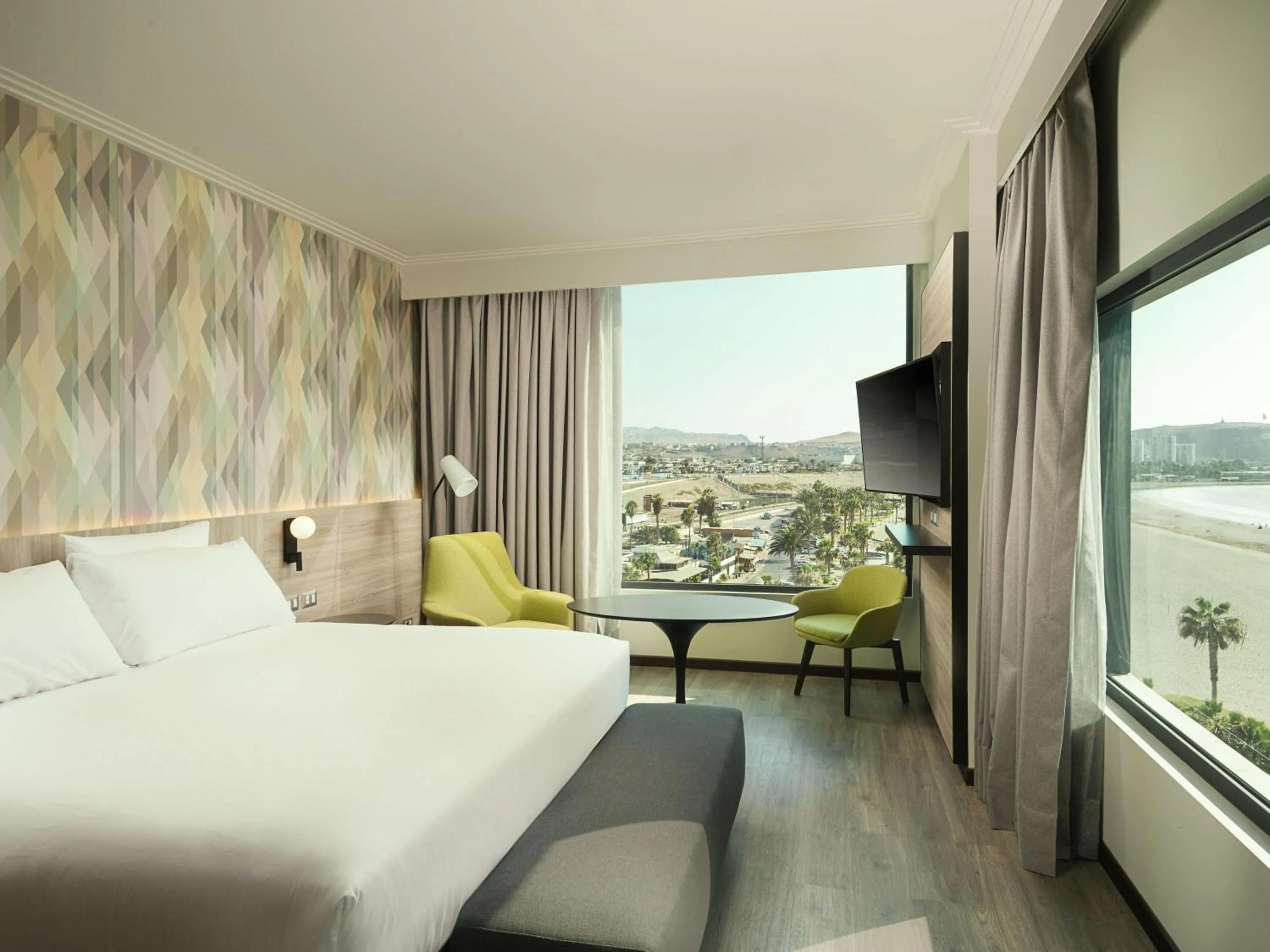 Bedroom, Bed in Novotel Arica