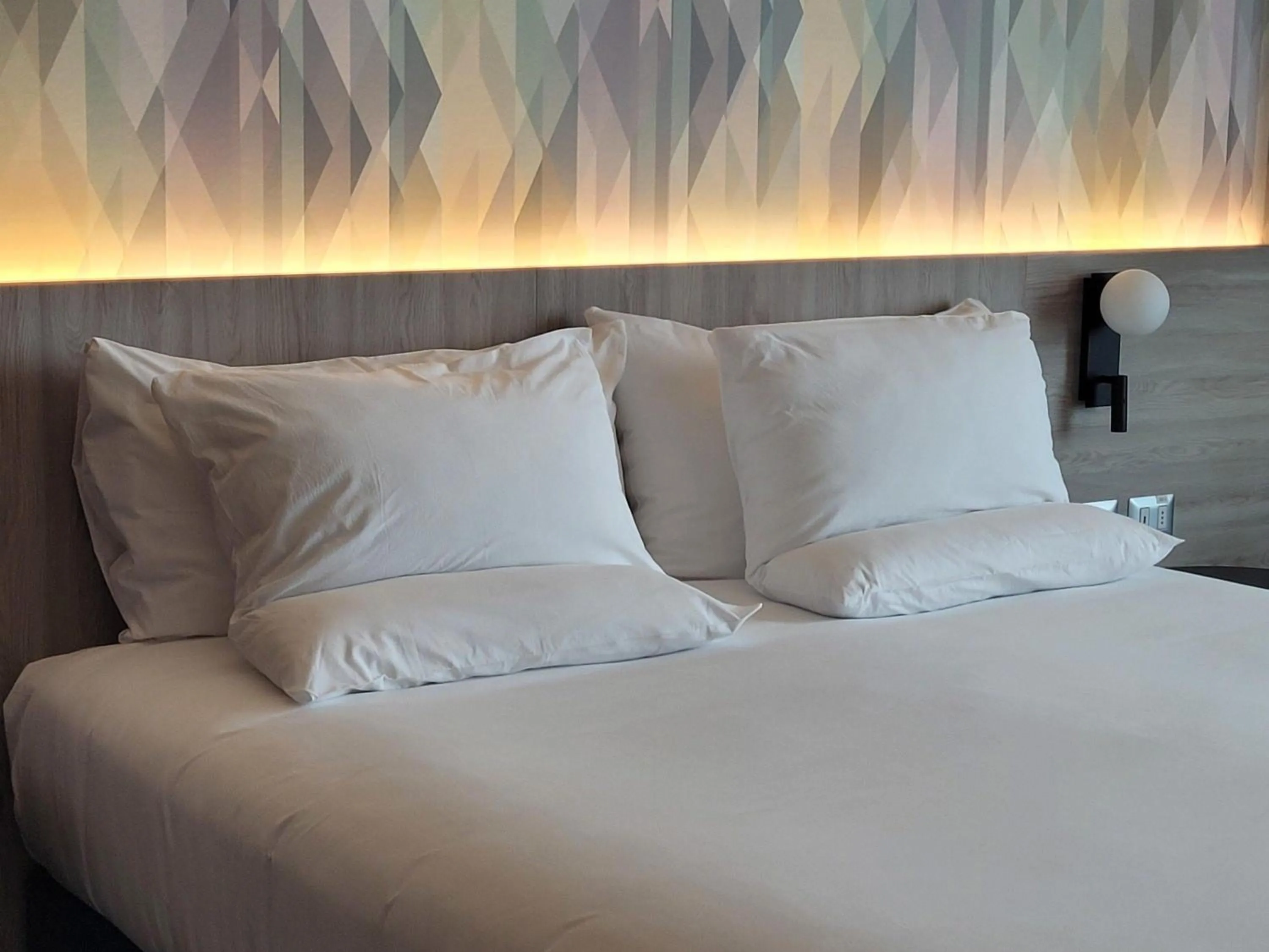 Bedroom, Bed in Novotel Arica