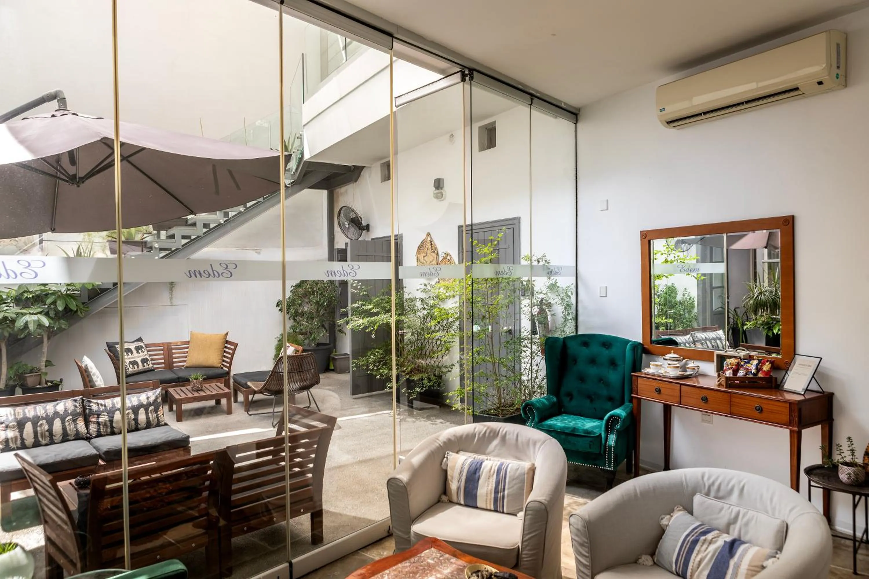 Lounge or bar in Edem Traditional House