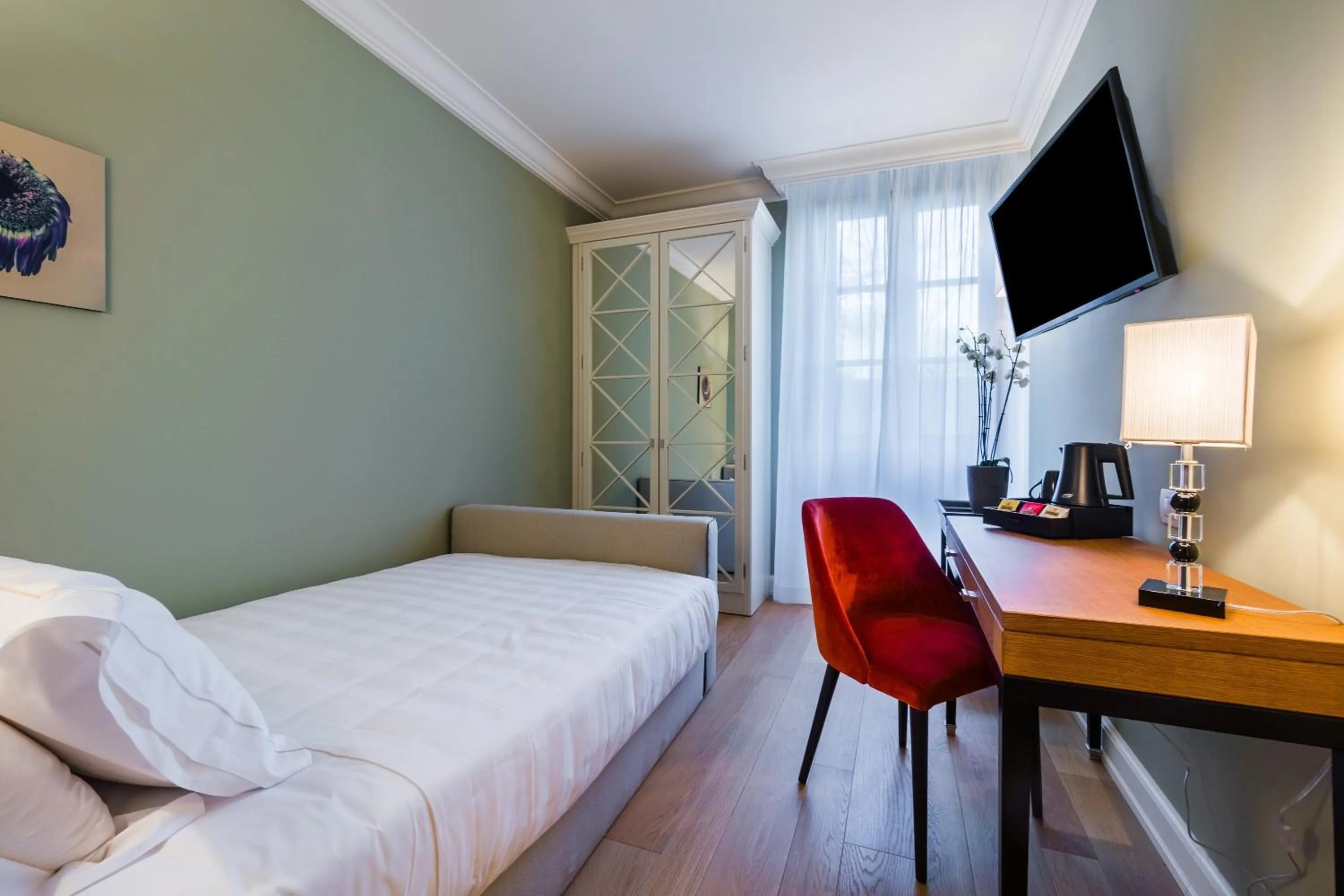 Photo of the whole room, Bed in Villa Neroli - Place of Charme