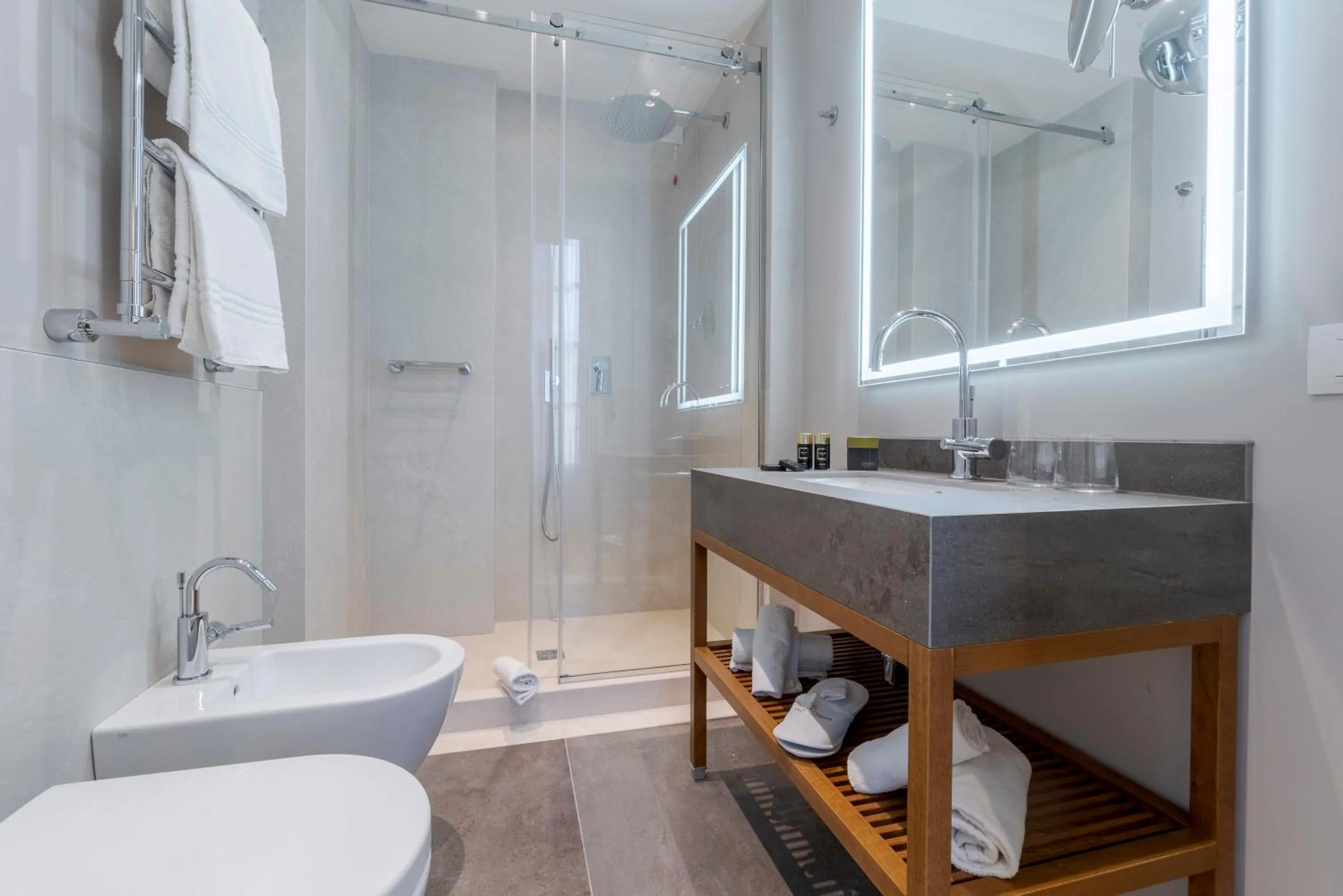 Toilet in Villa Neroli - Place of Charme