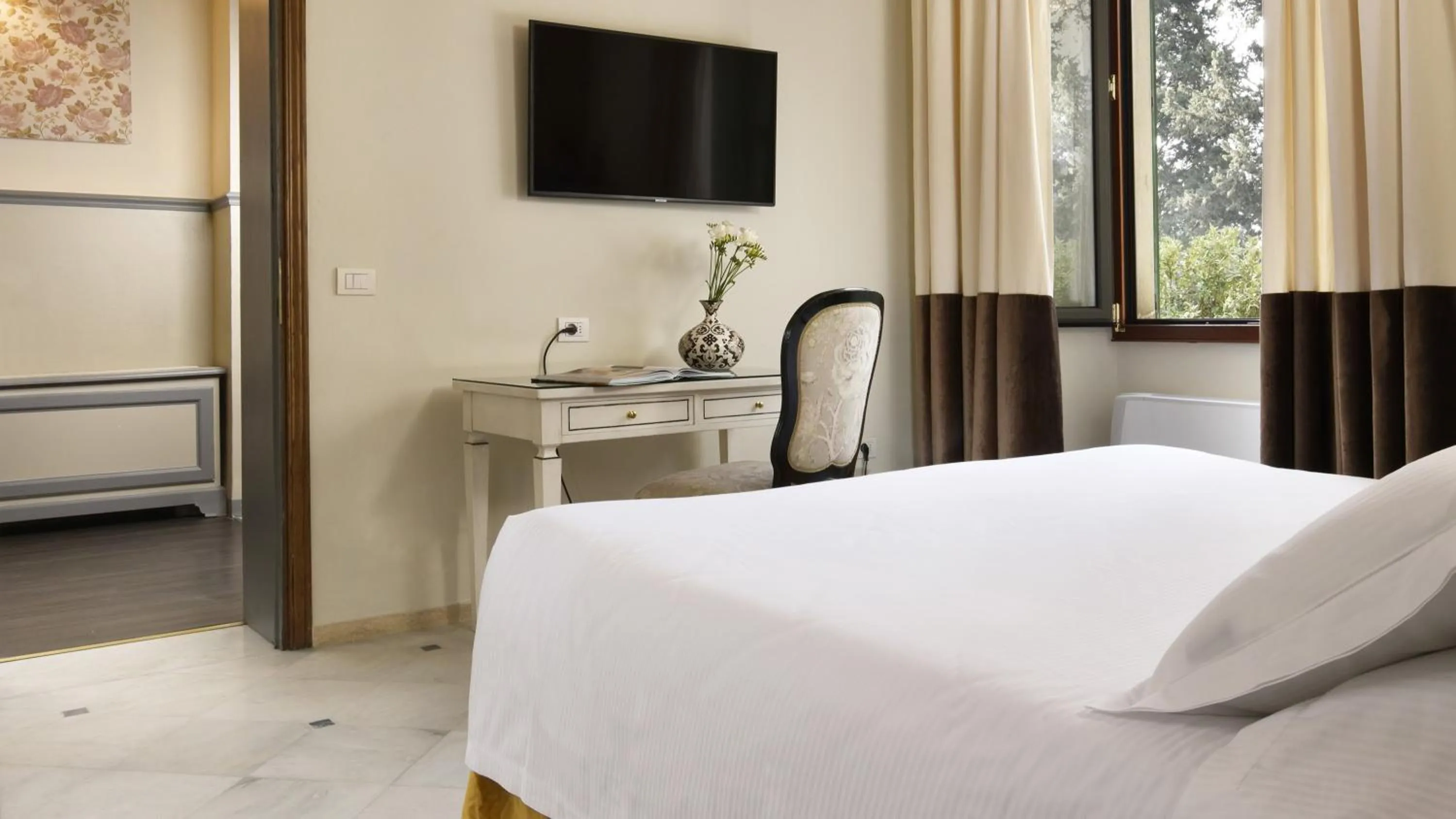 Bed in FH55 Hotel Villa Fiesole