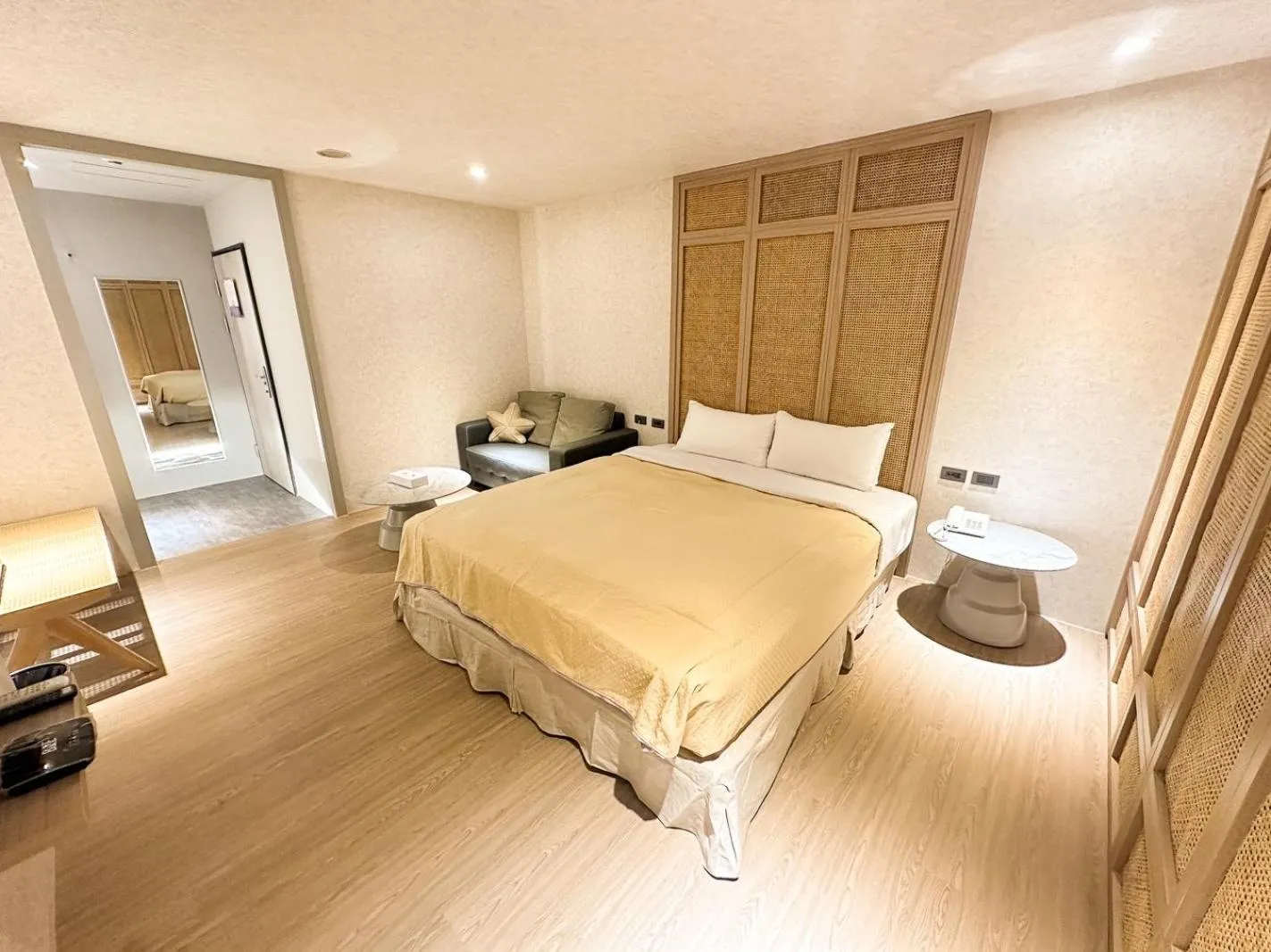 Bed in Fair Tale Motel - Sea