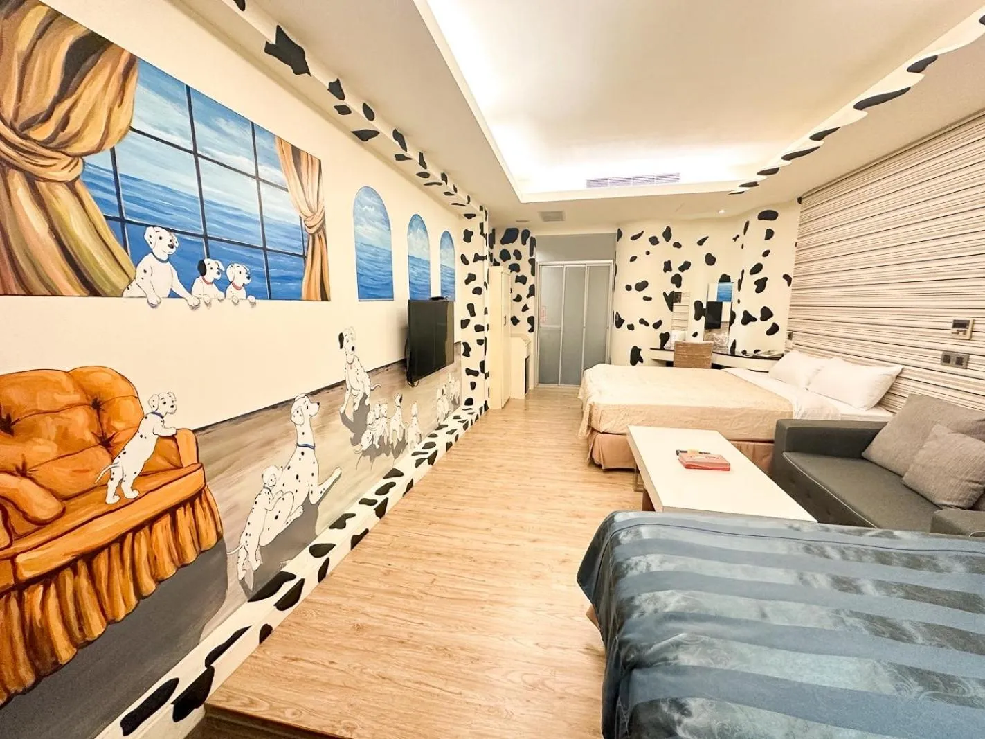 Bed in Fair Tale Motel - Sea