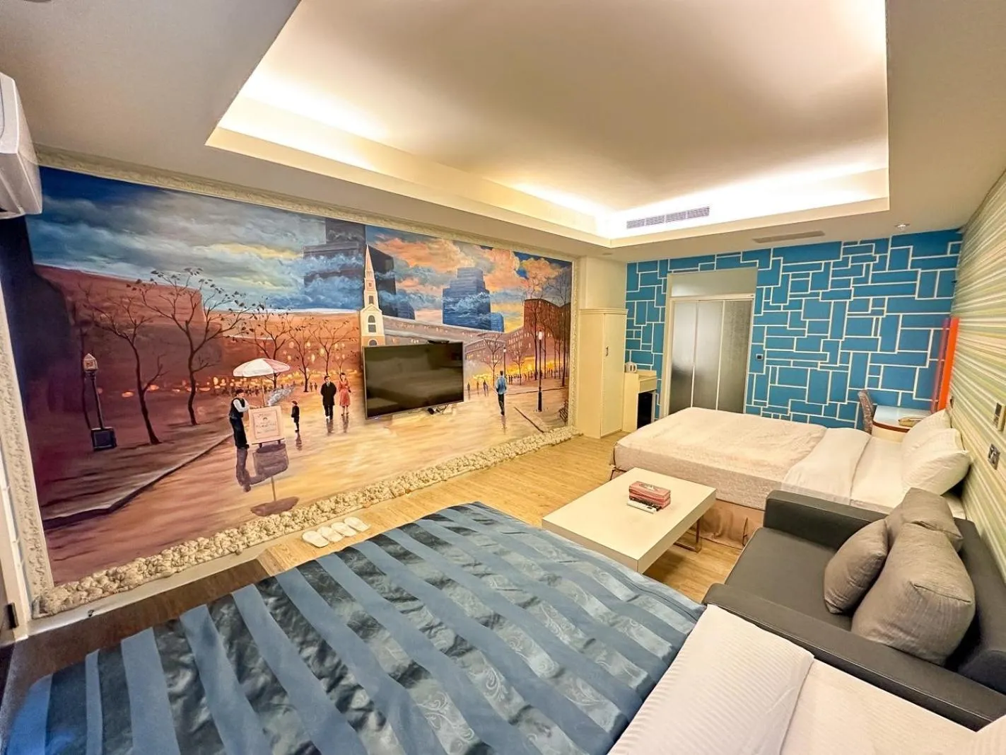 Bed in Fair Tale Motel - Sea