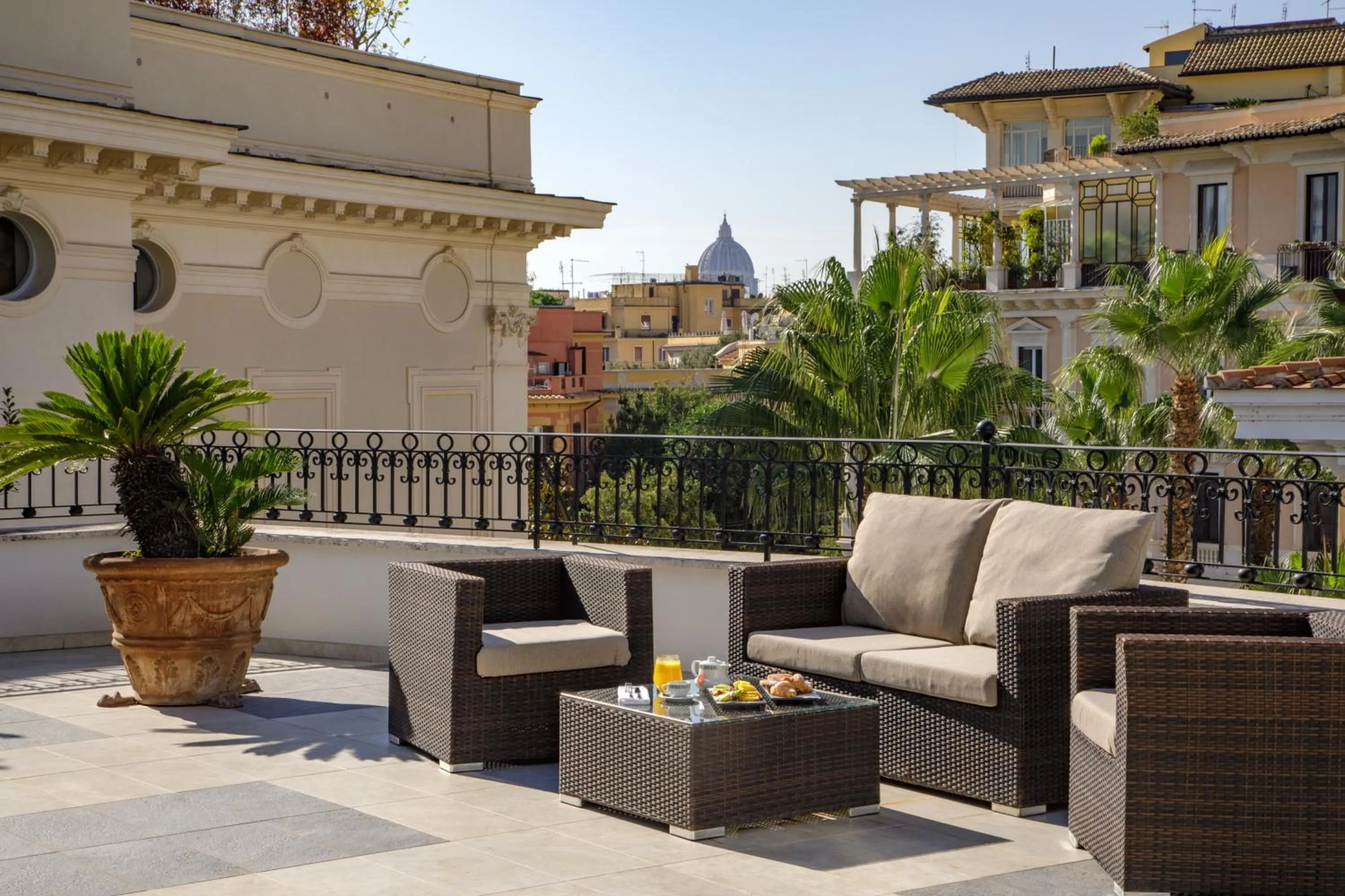 Patio in Donna Laura Palace by OMNIA hotels