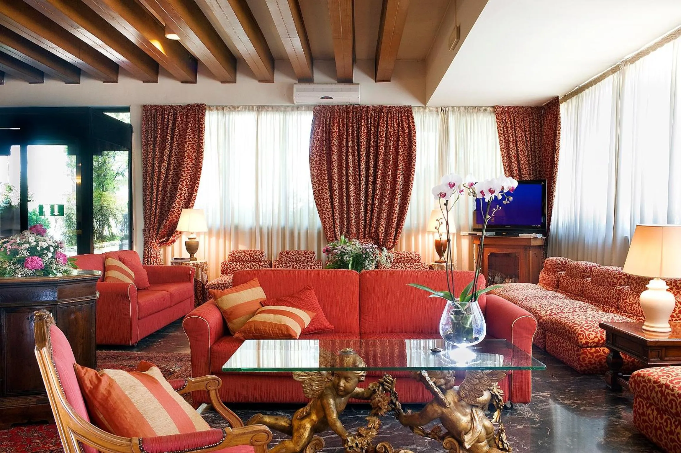 Lobby or reception in Pinewood Hotel Rome