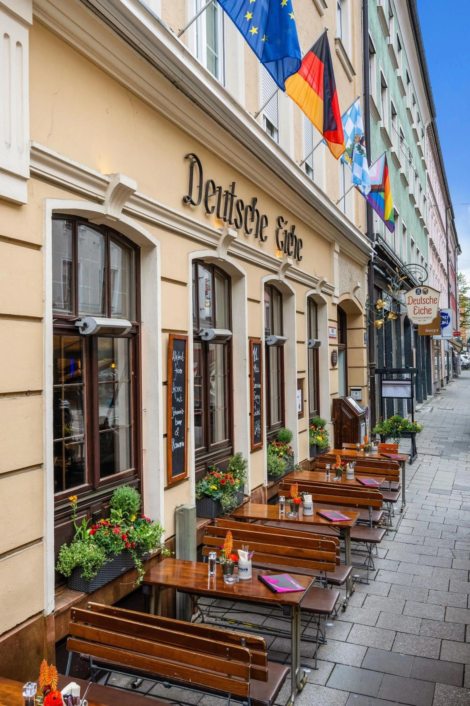 Property building in Hotel Deutsche Eiche