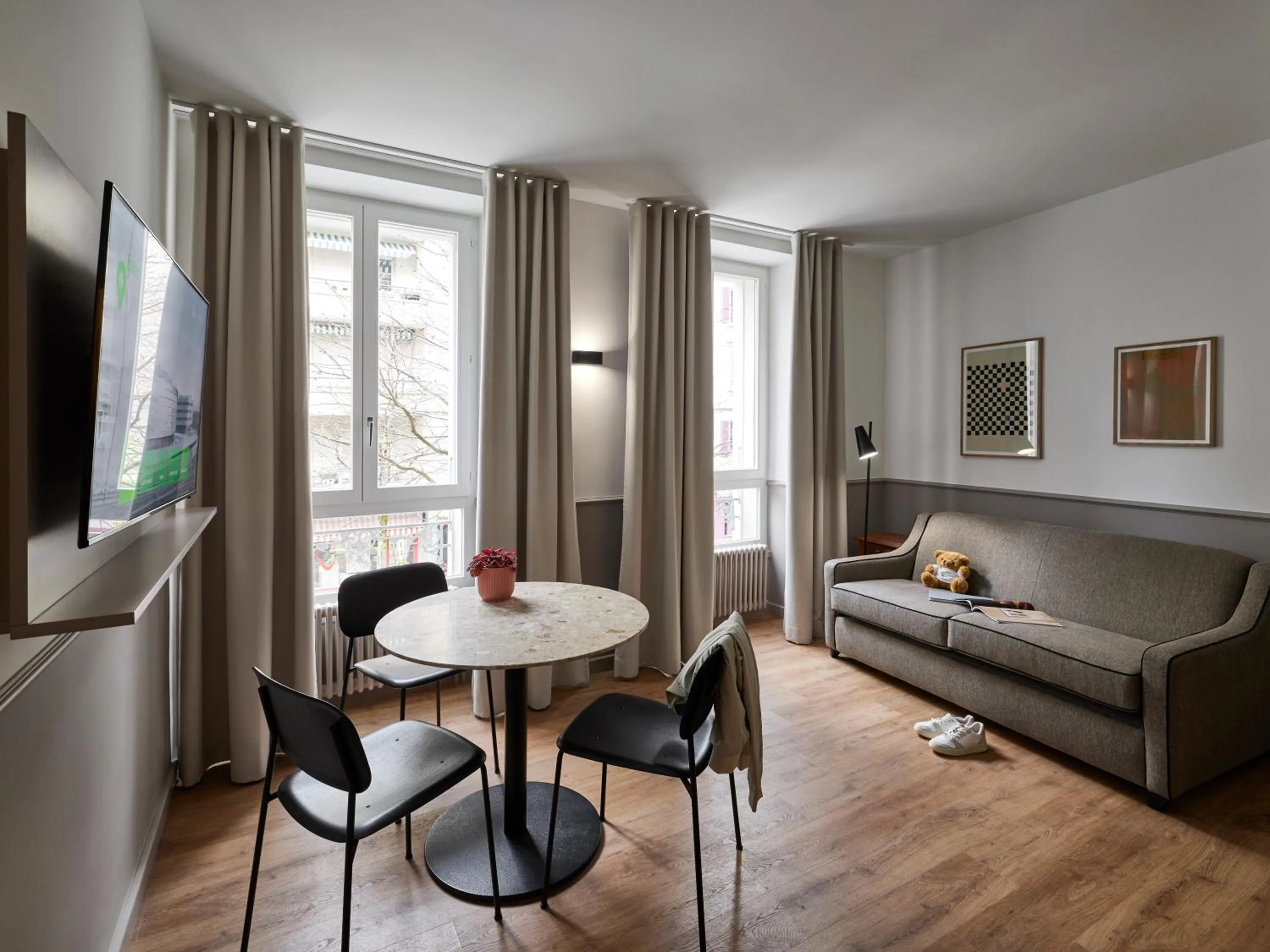 Communal lounge/ TV room in Base Lausanne