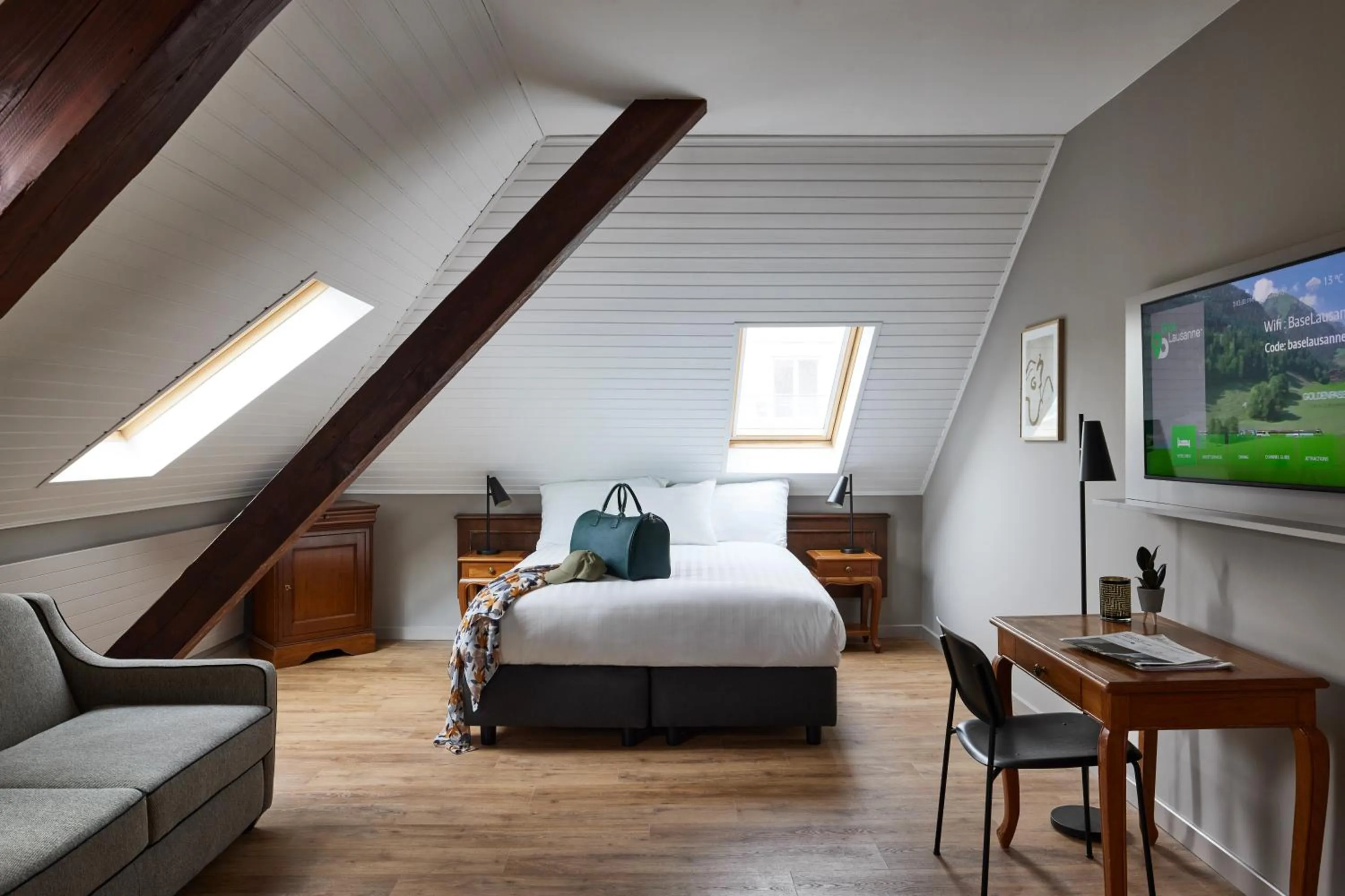 Bed in Base Lausanne