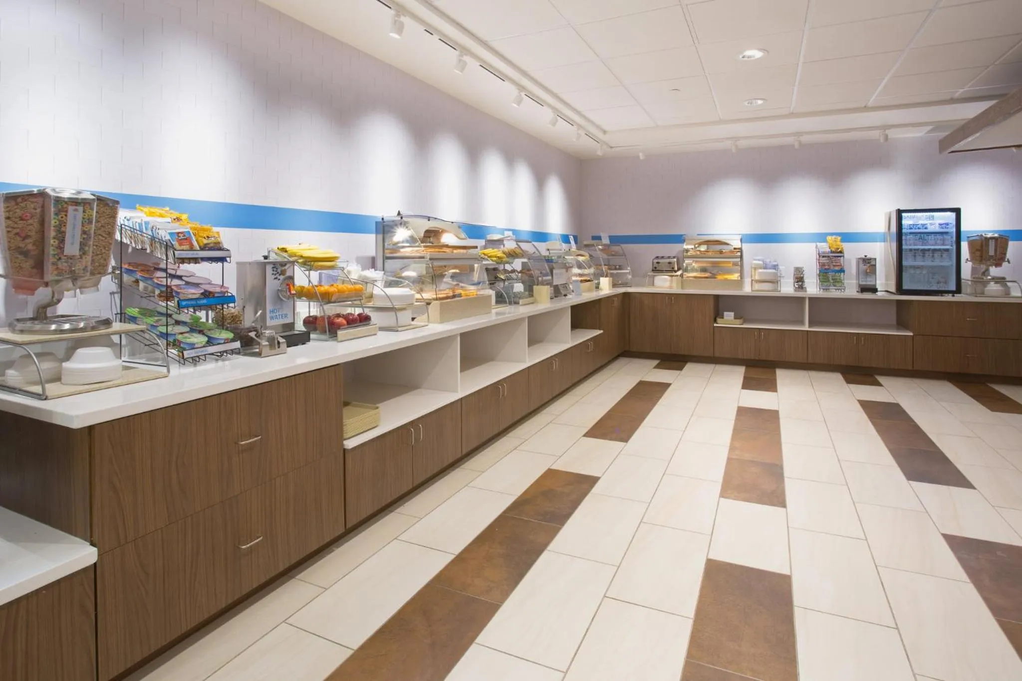 Breakfast in Holiday Inn Express & Suites - Jacksonville-Camp LeJeune Area by IHG