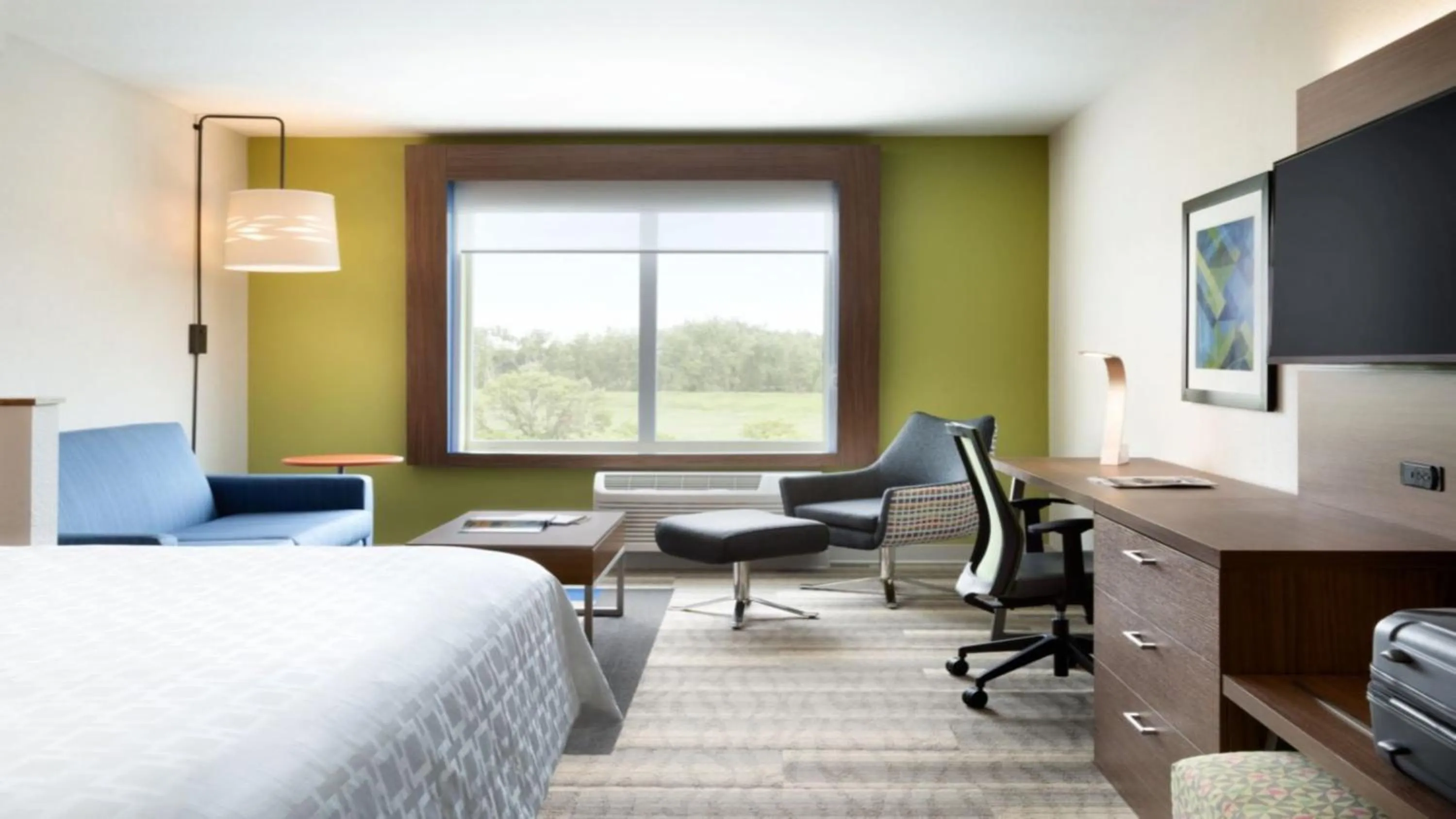 Photo of the whole room, Bed in Holiday Inn Express & Suites - Jacksonville-Camp LeJeune Area by IHG