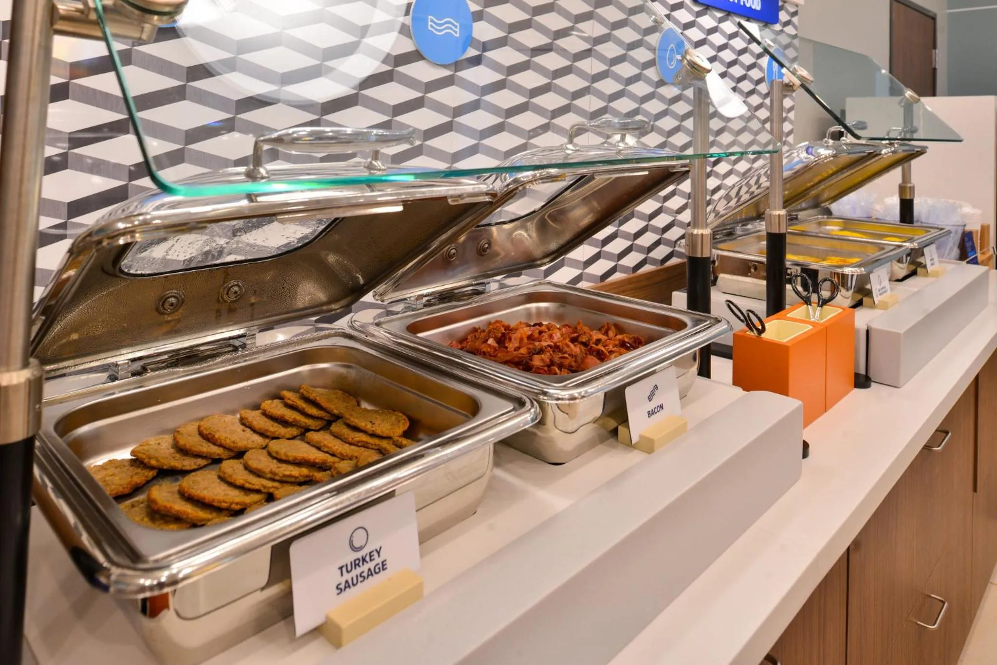 Breakfast in Holiday Inn Express & Suites - Jacksonville-Camp LeJeune Area by IHG