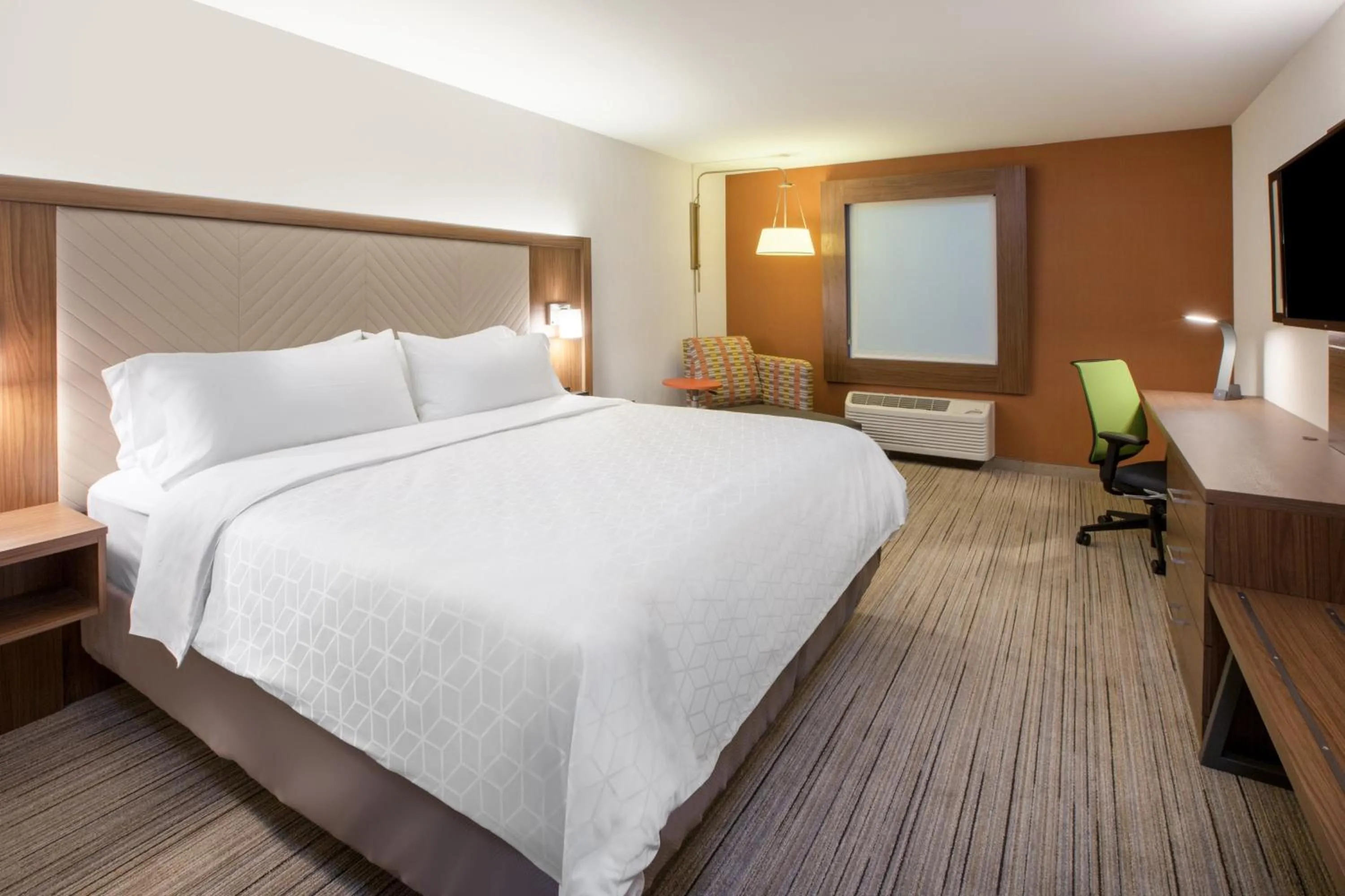 Photo of the whole room, Bed in Holiday Inn Express & Suites - Jacksonville-Camp LeJeune Area by IHG