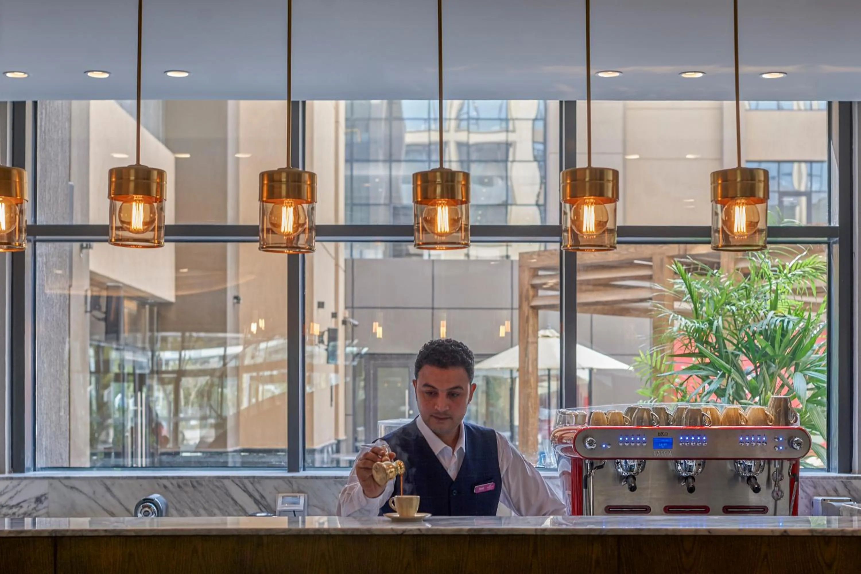 Lounge or bar in Crowne Plaza - West Cairo Arkan by IHG