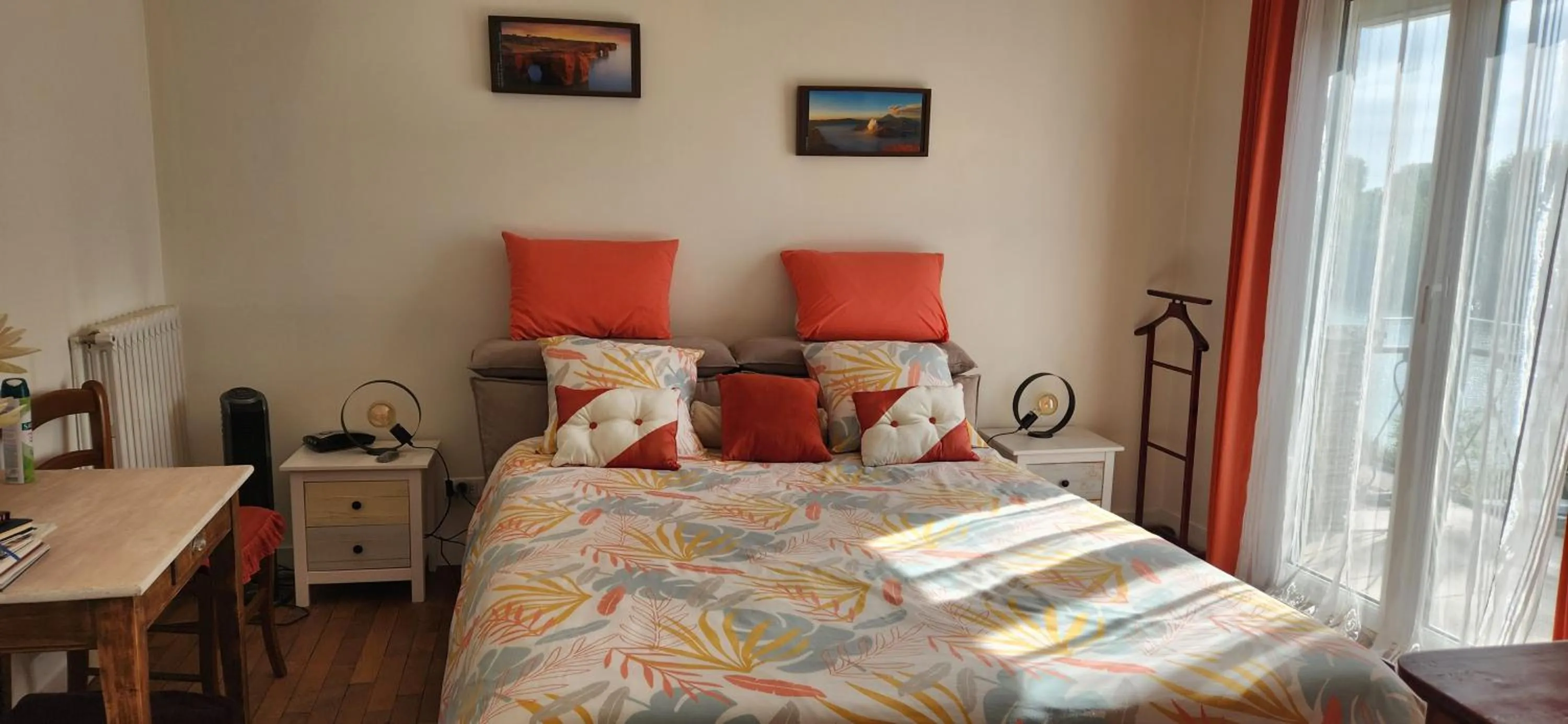 Bed in LES PINGOUINS DE LA MARNE