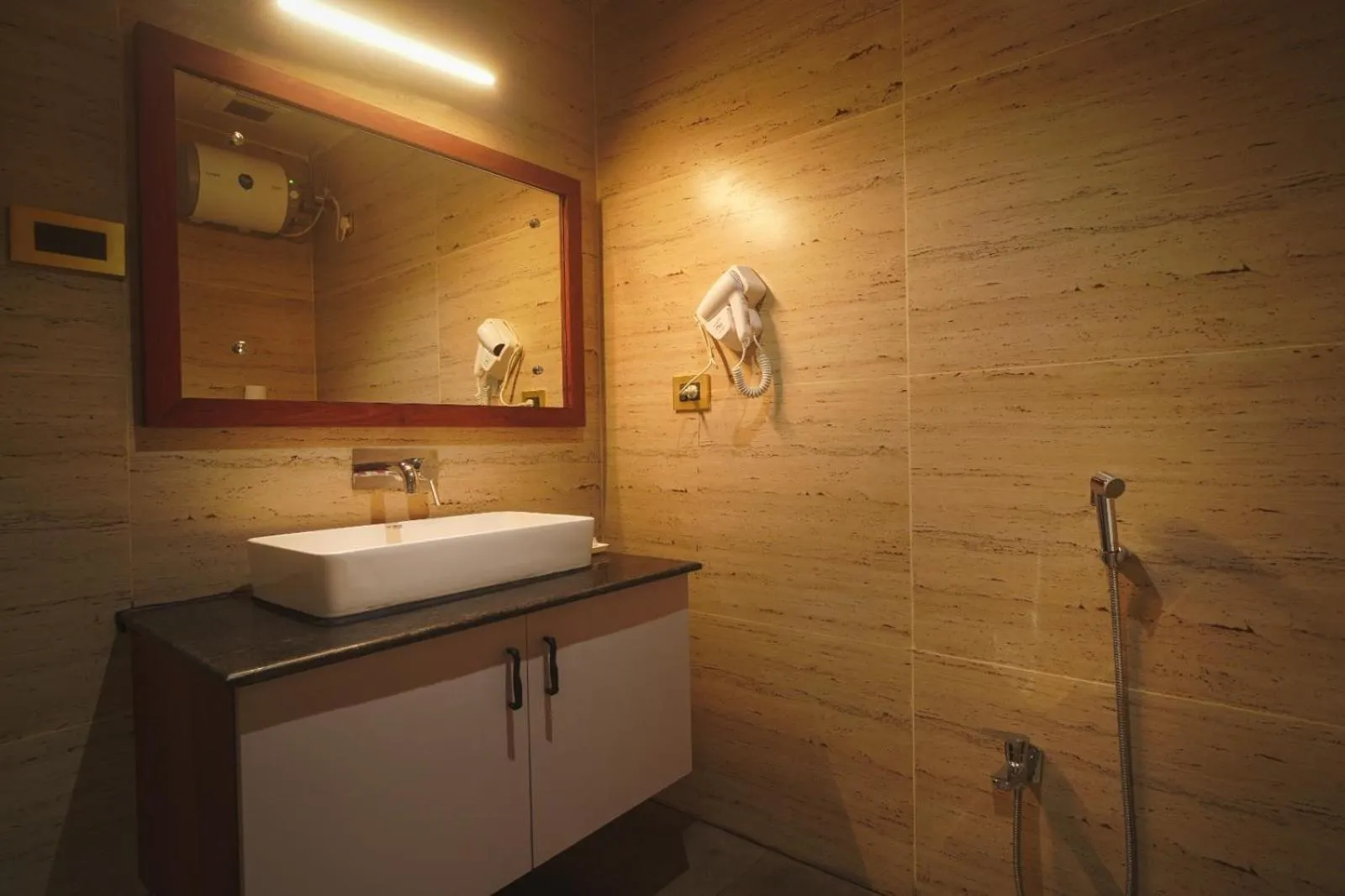 Shower in Hotel Dooars Mountain