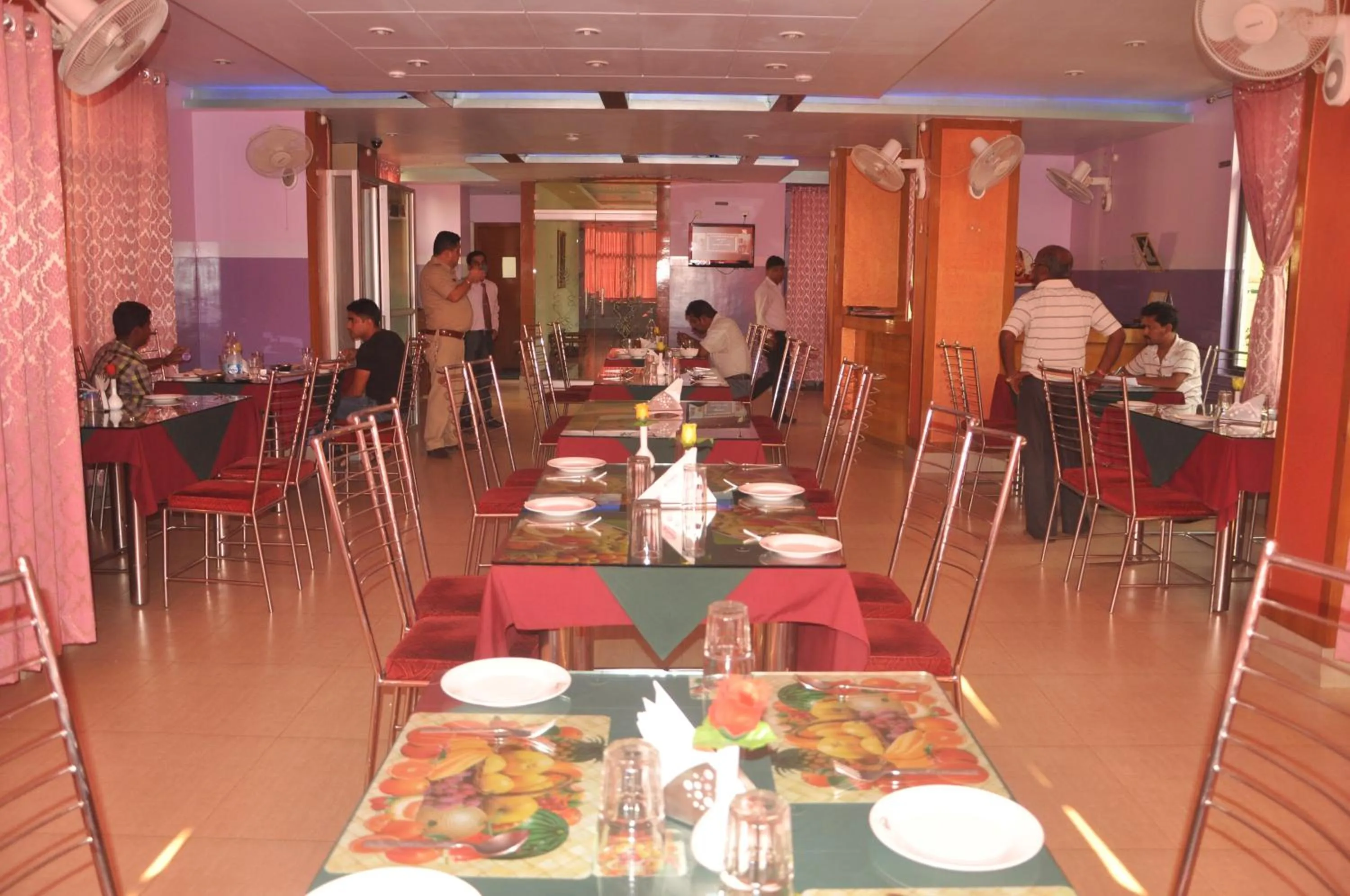 Restaurant/places to eat in Hotel Dooars Mountain